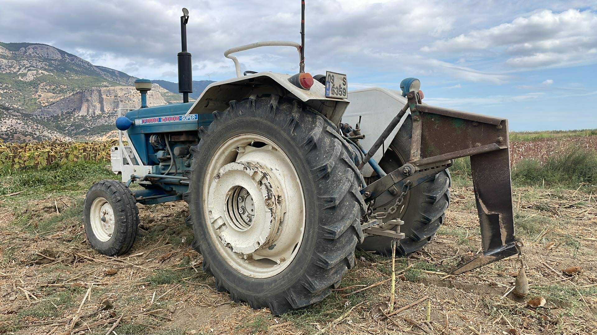 Aydın’da 52 Yıllık Traktör Ovada Tıkır Tıkır Çalışıyor (2)