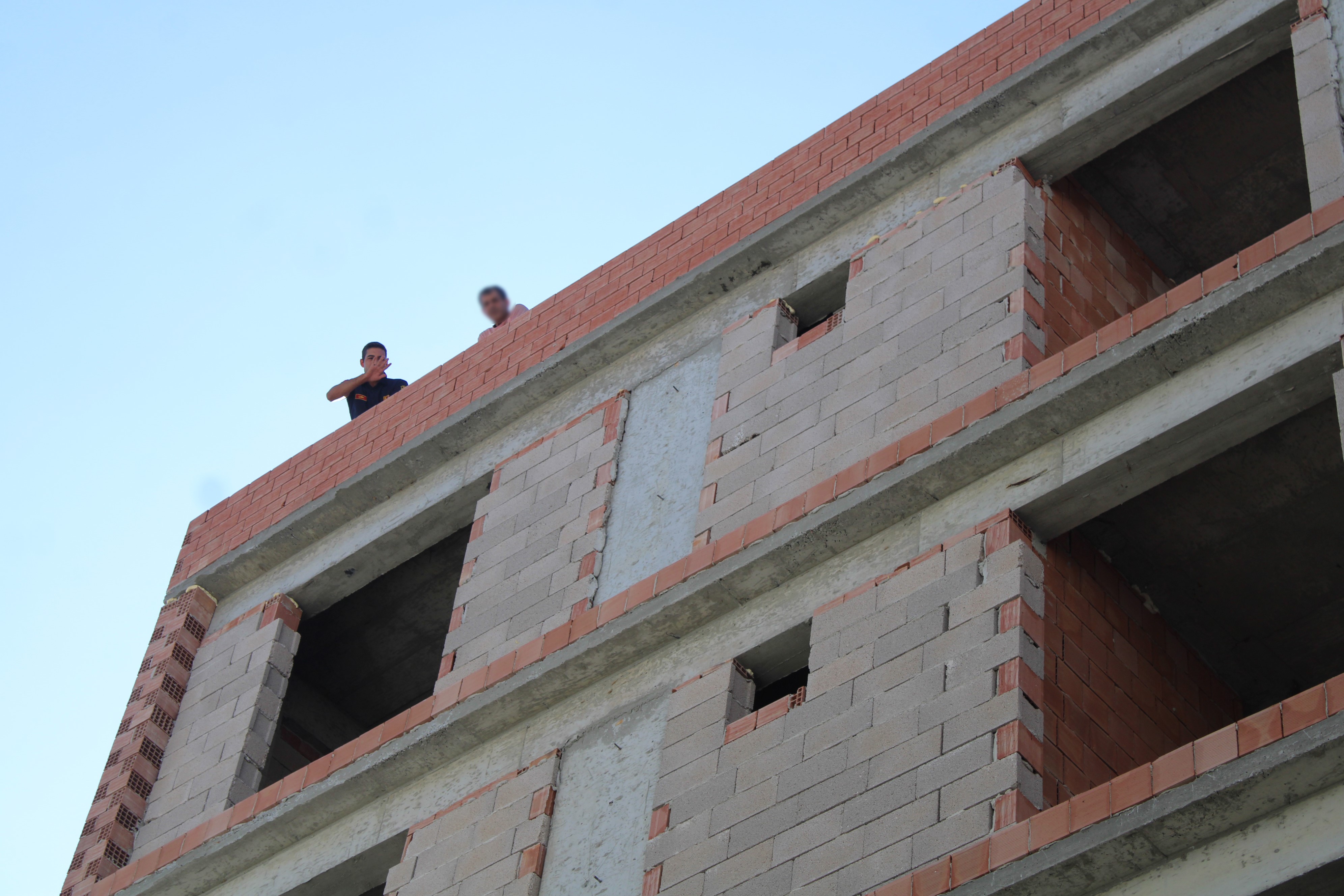 Aydın’da Çatıdan Zorla Indirildi (3)