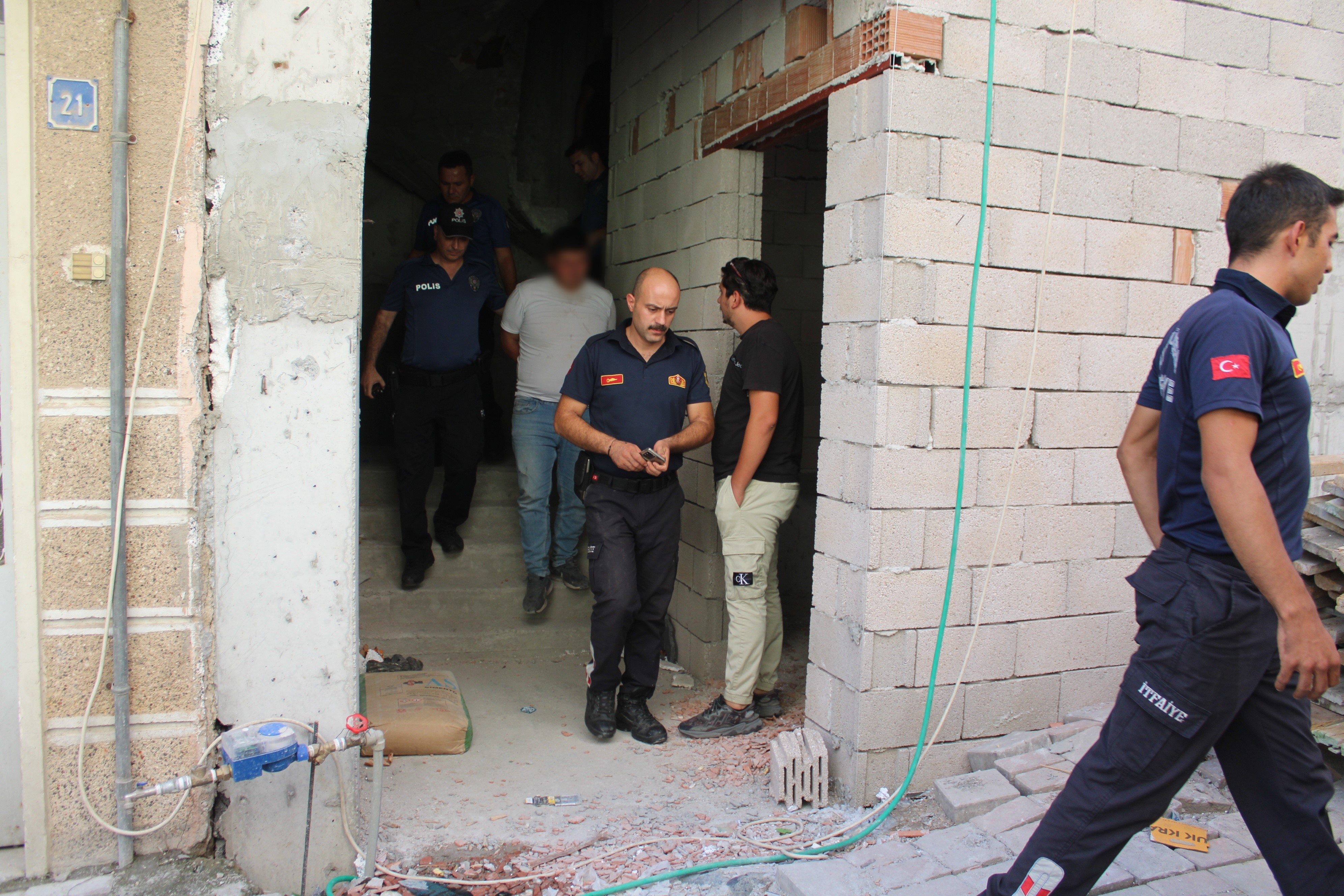 Aydın’da Çatıdan Zorla Indirildi (4)