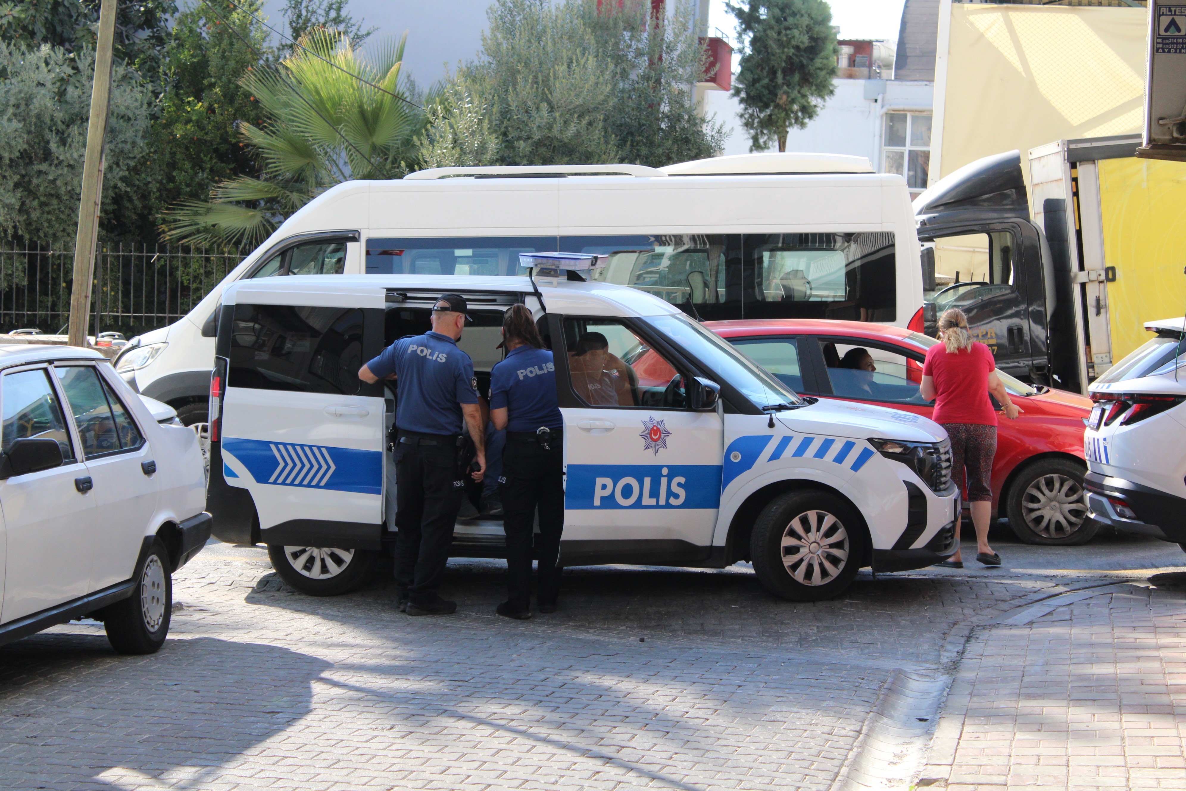 Aydın’da Çatıdan Zorla Indirildi (7)