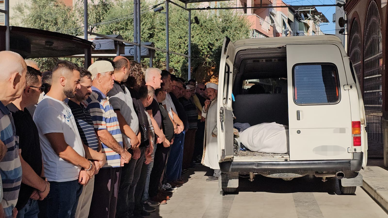 Aydın’da Cenaze Asansörlü Araçla Indirildi (6)