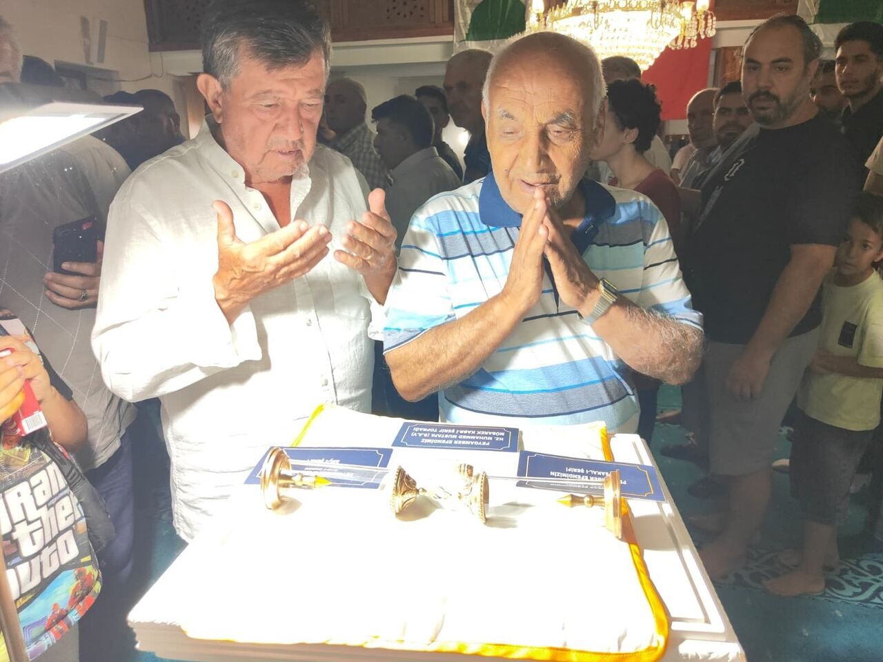 Aydın’da Hz. Muhammed’in Saç Teli Ziyarete Açıldı