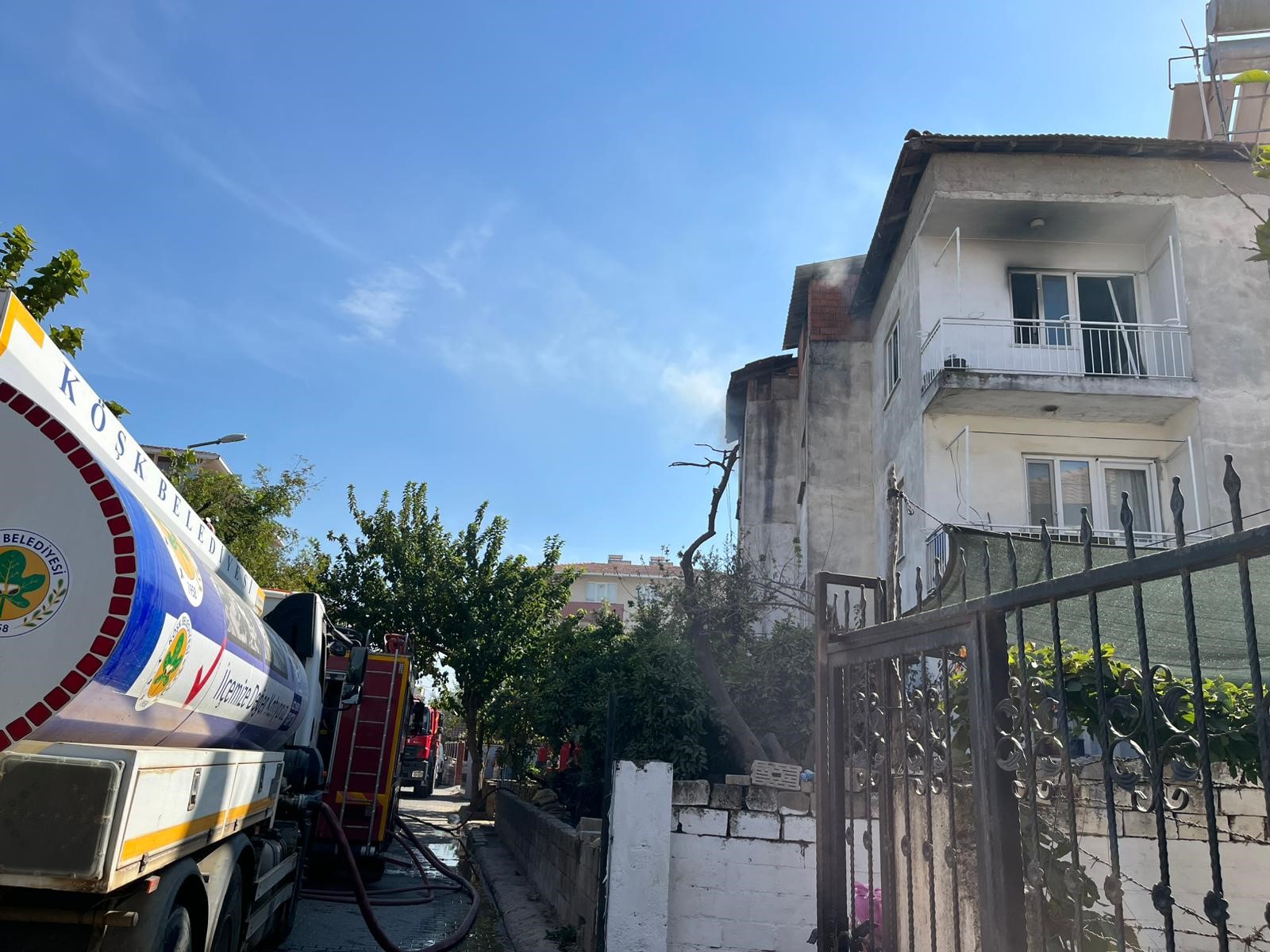 Aydın’da Içinde 2 Çocuk Olan Evde Yangın Çıktı (3)