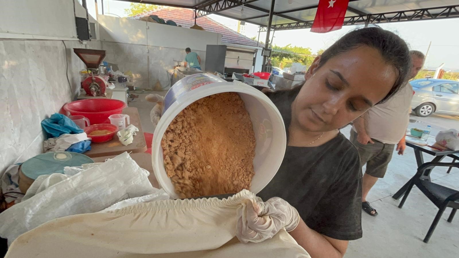 Aydın’da Kamu Yönetimi Okudu, Köye Dönüp Salça Yapmaya Başladı (4)
