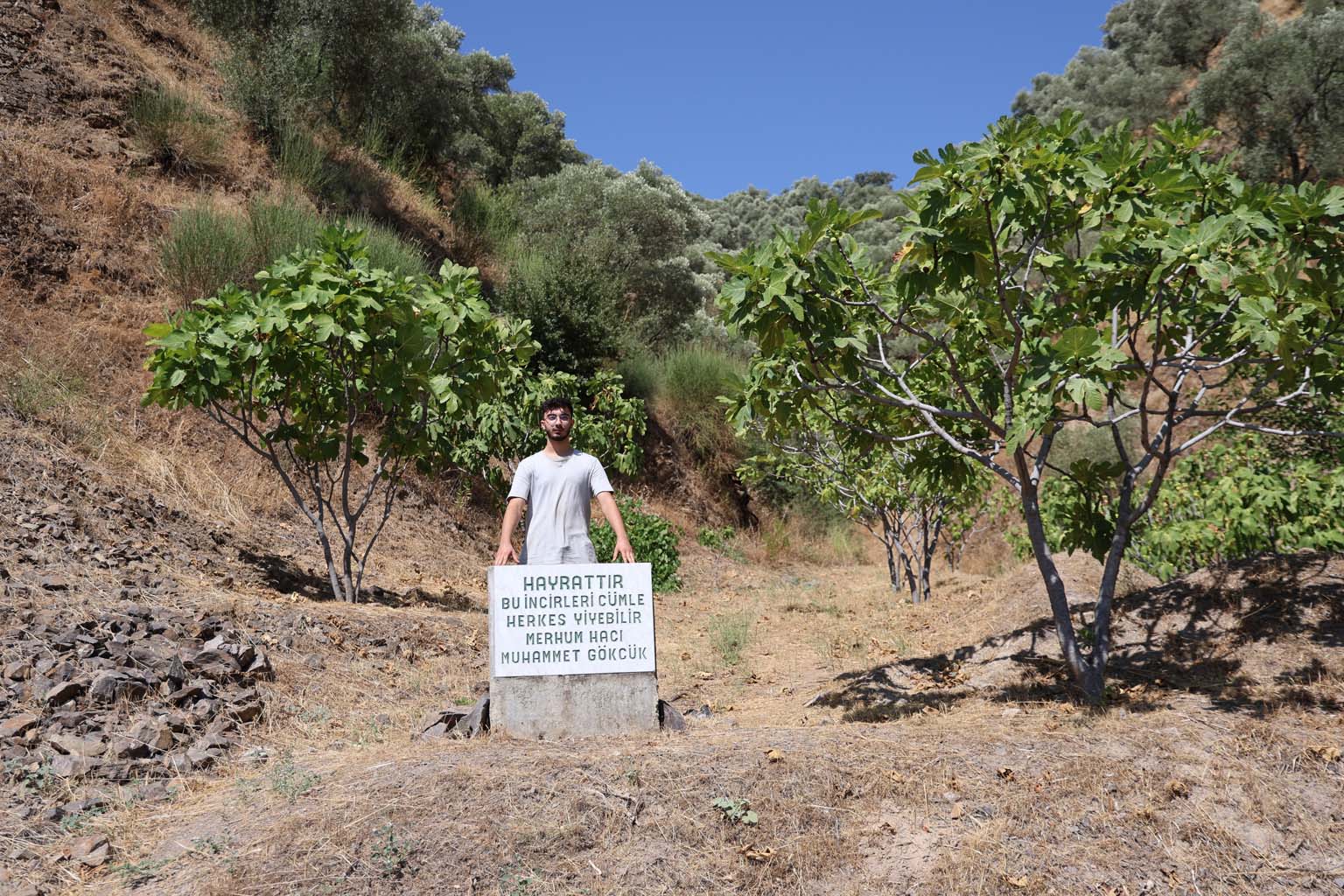 Aydın’da Mezar Taşına ‘Herkes Yiyebilir’ Yazısı Yazdırdı (2)