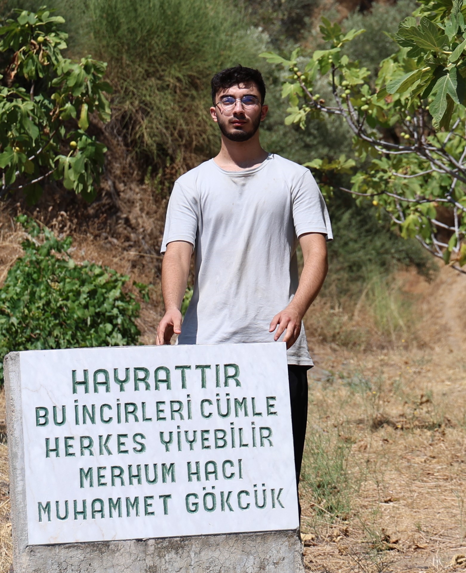 Aydın’da Mezar Taşına ‘Herkes Yiyebilir’ Yazısı Yazdırdı