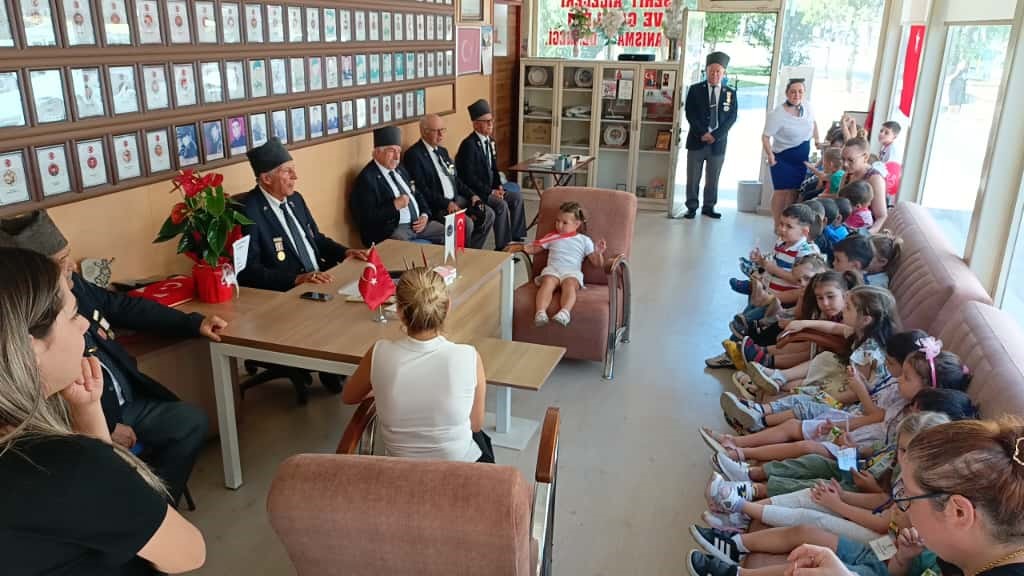 Aydın’da Minikler Gazi Dedelerini Unutmadı (2)