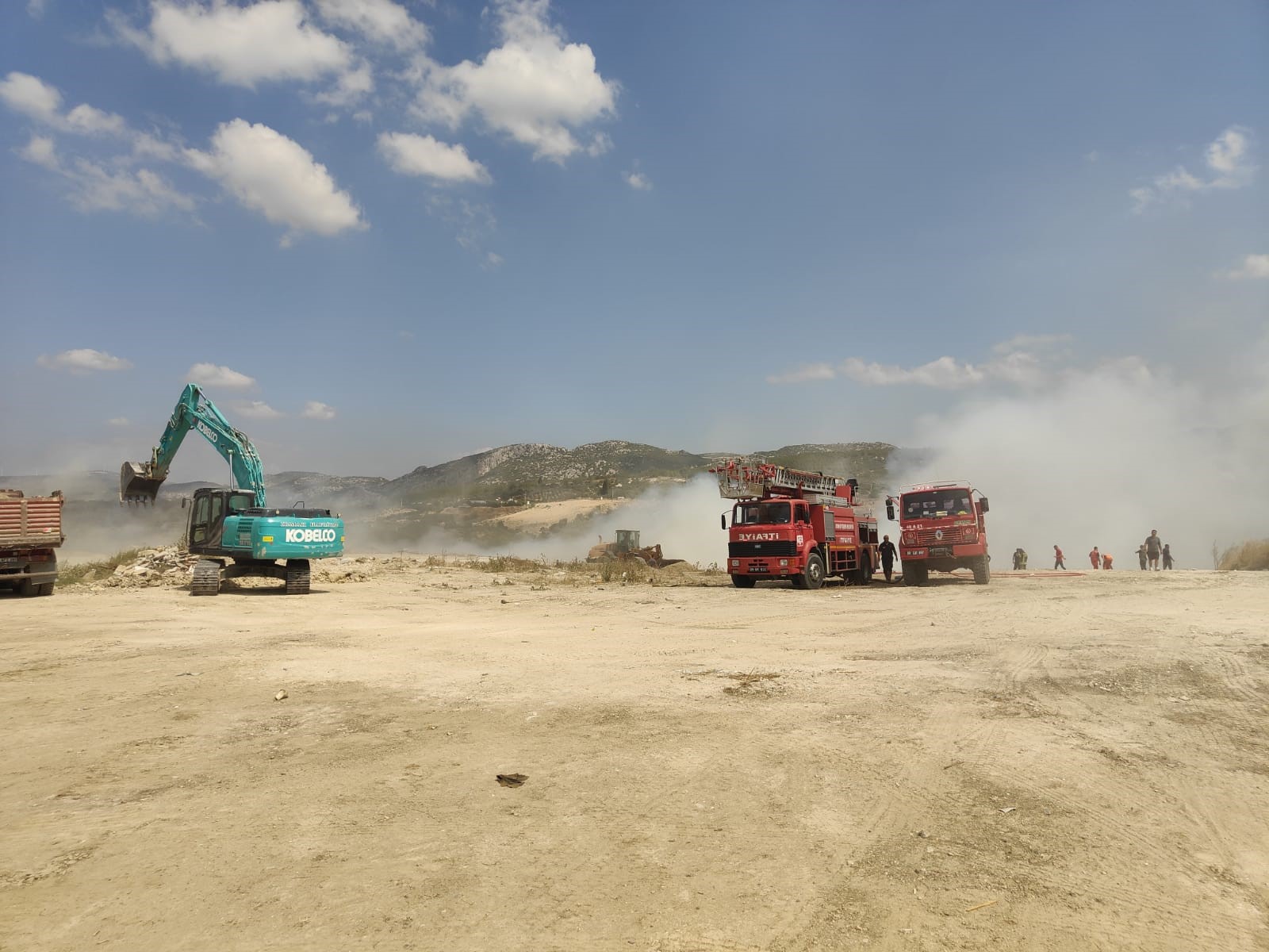 Aydın’da Moloz Döküm Alanında Yangın Çıktı (2)
