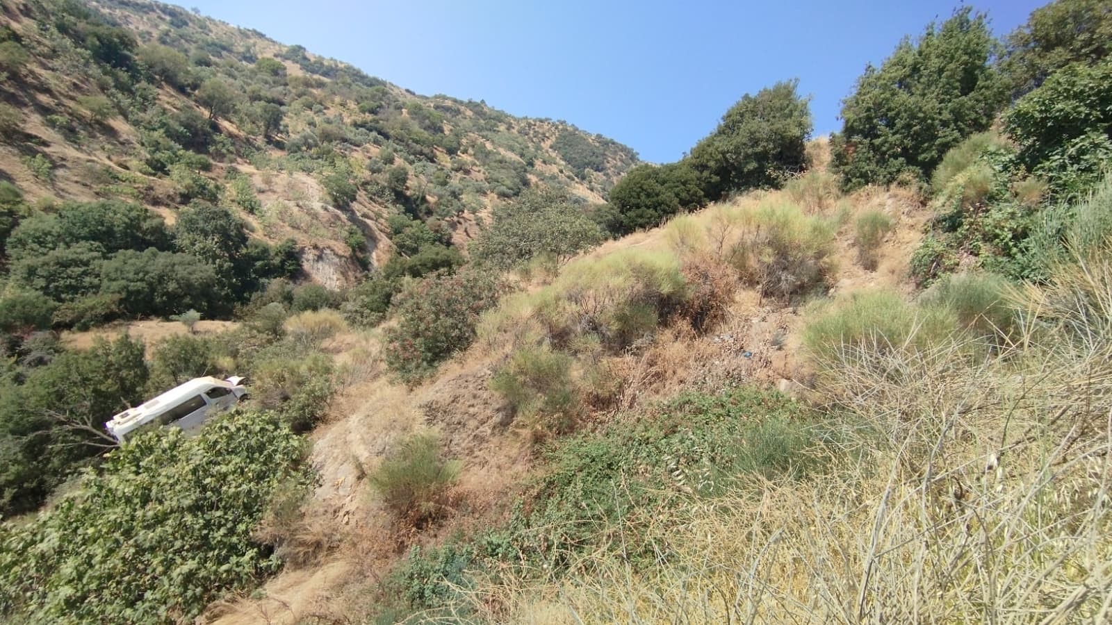 Aydın’da Öğrenci Servisi Uçuruma Yuvarlandı (2)