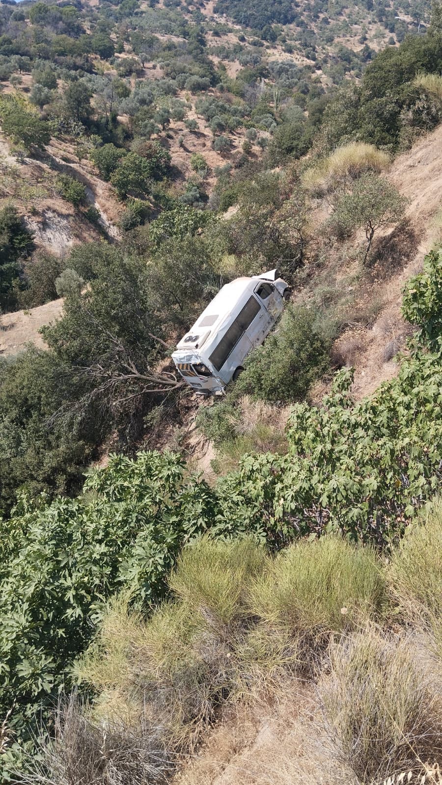 Aydın’da Öğrenci Servisi Uçuruma Yuvarlandı (5)