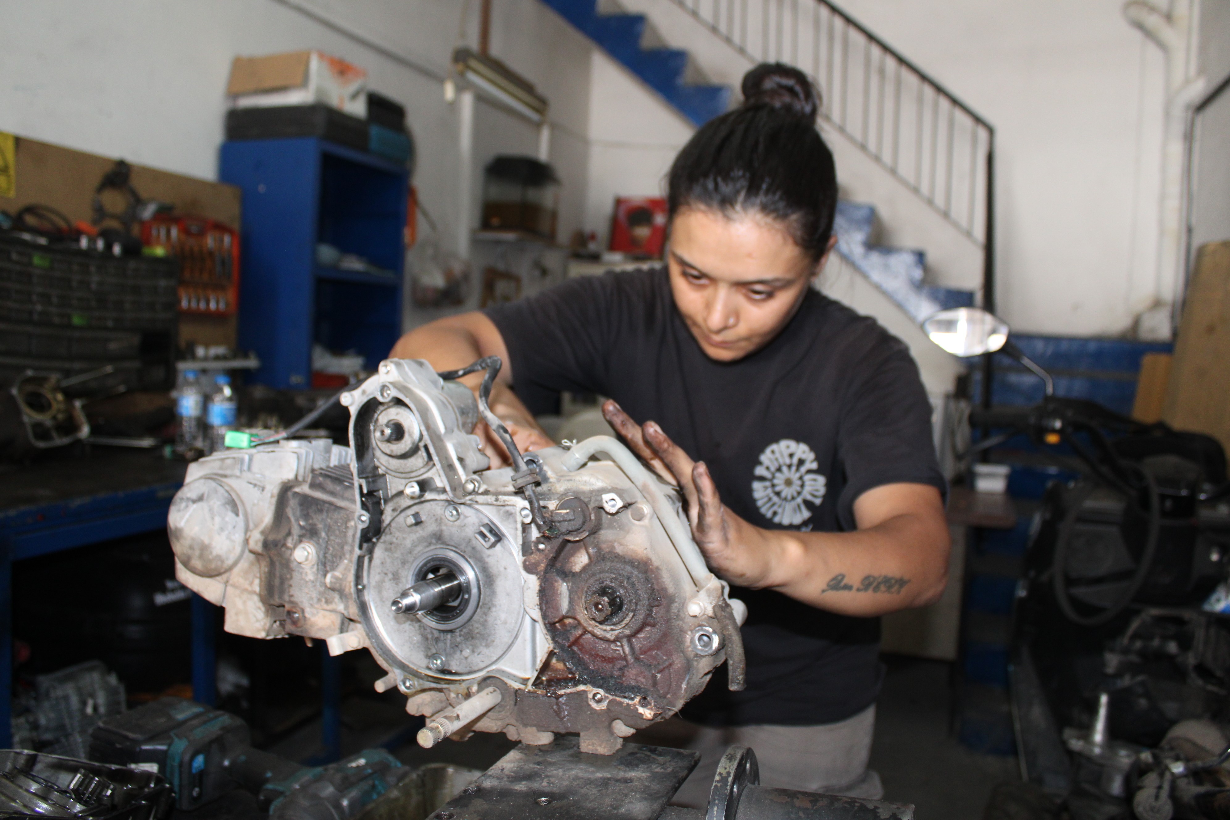 Aydın’da Sanayinin Kadın Motor Ustası.. Eşine Destek Için Başladı