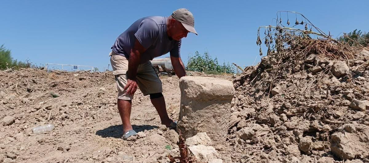 Aydın’da Taşköprü Temizliğinde Tarihi Sütun Parçası Bulundu (4)