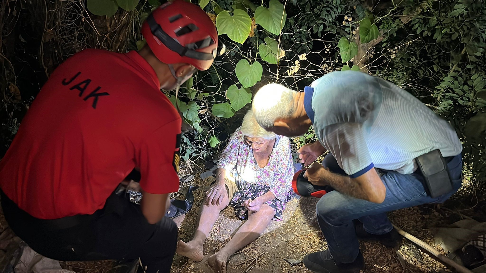 Aydın’da Yaşlı Kadını Mama Verdiği Köpek Kurtardı (4)