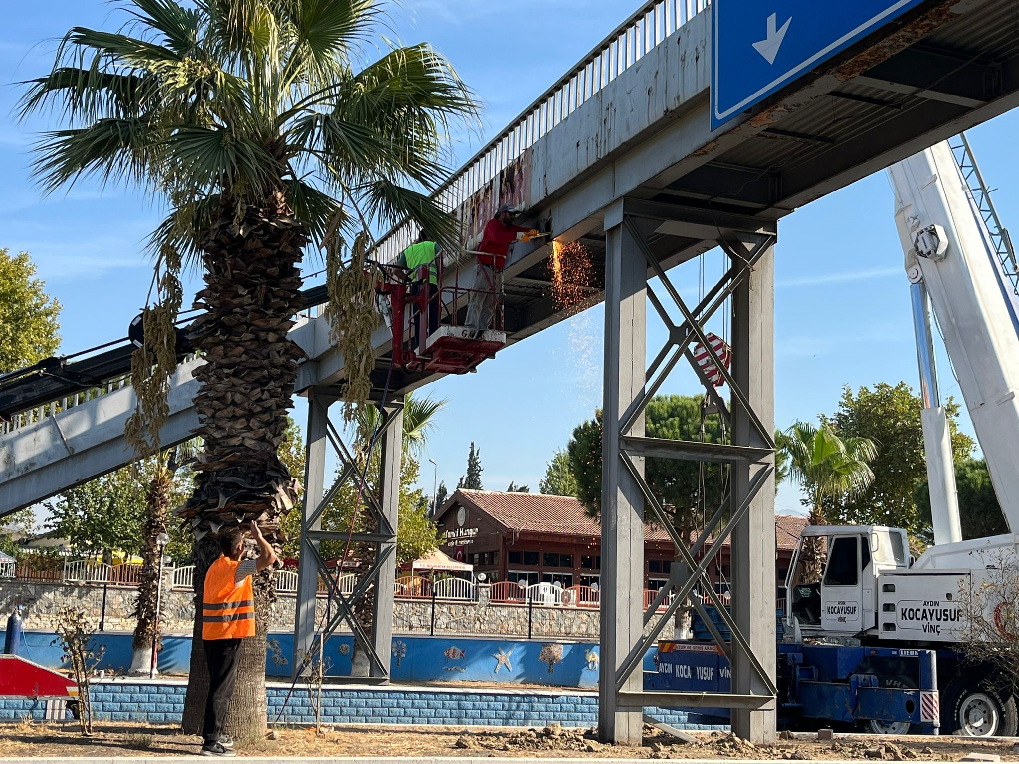 Aydın’ın En Yoğun Noktalarından Birindeki Üst Geçit Kaldırılıyor (4)