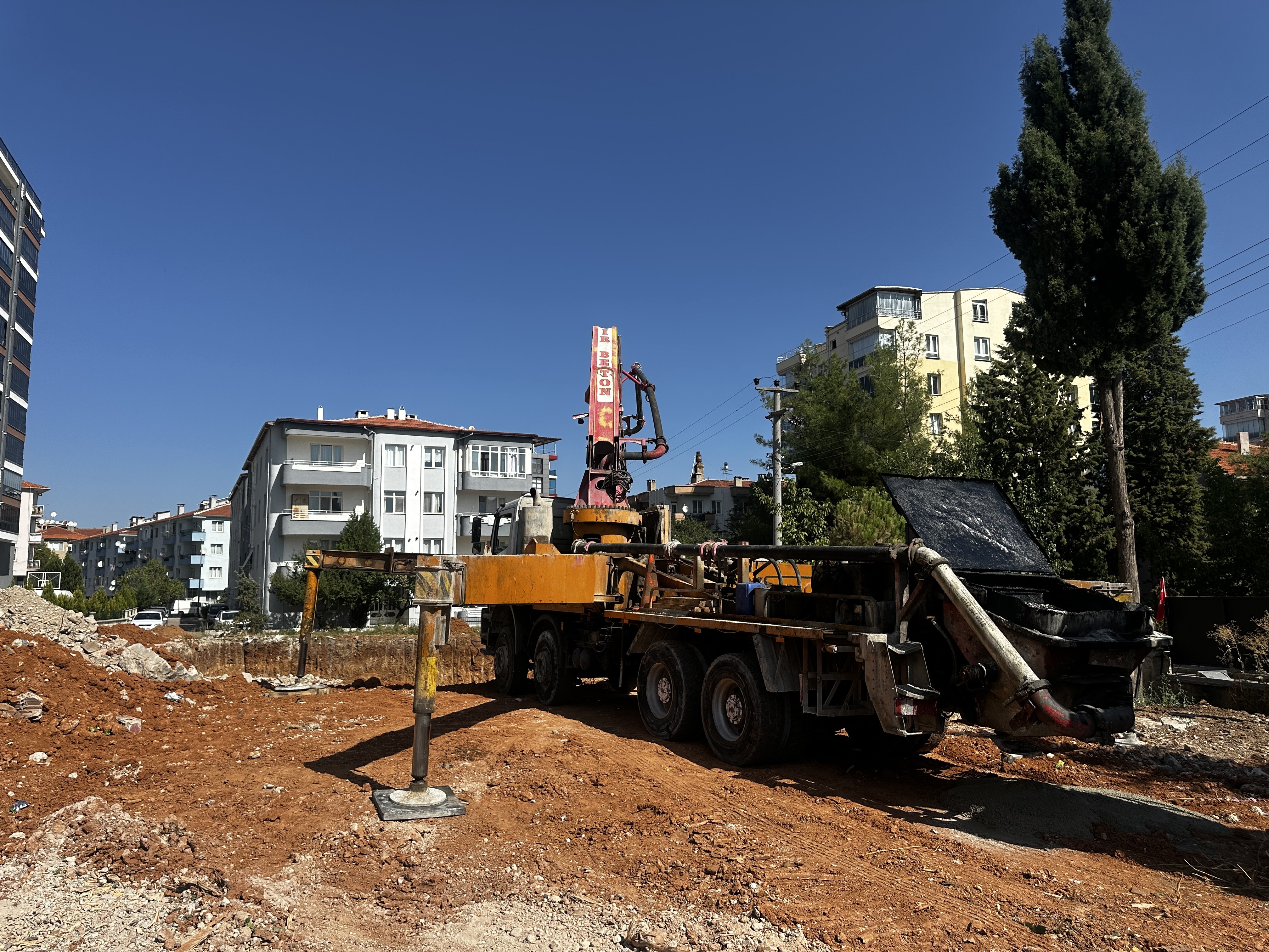 Beton Pompası Kolu Işçilerin Üzerine Düştü (6)