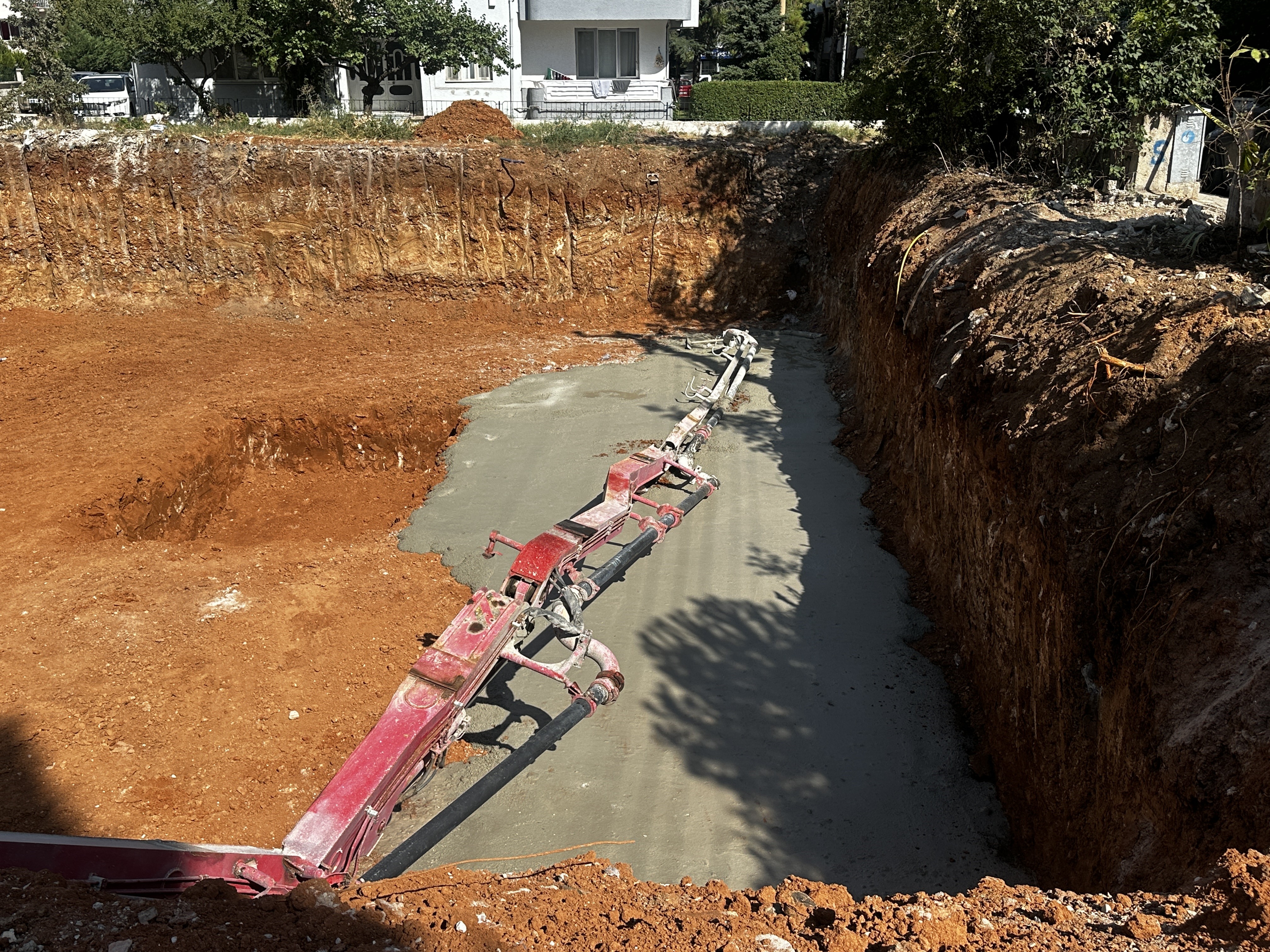 Beton Pompası Kolu Işçilerin Üzerine Düştü