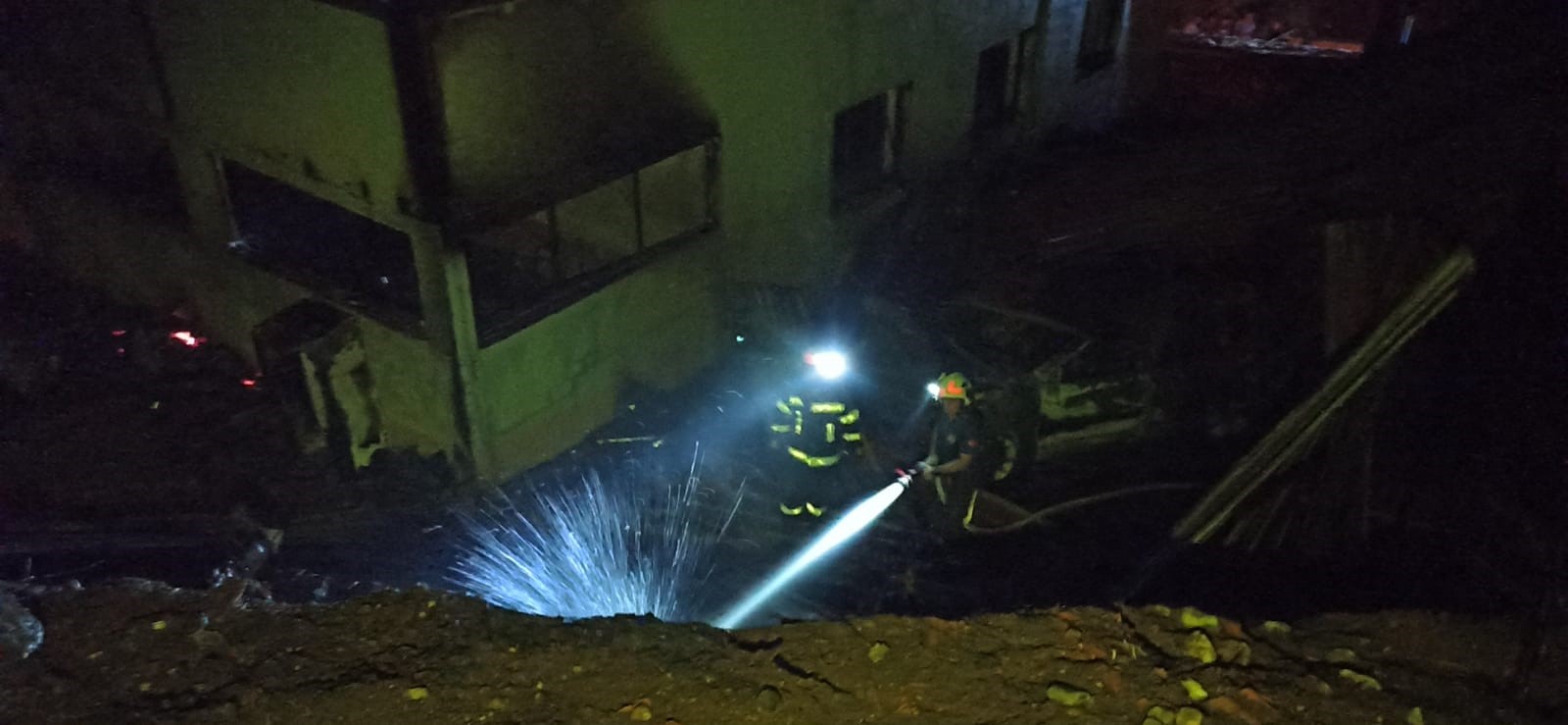 Camide Yangın Çıktı, Kullanılamaz Hale Geldi (3)