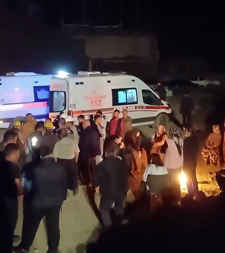 Denizli’de Göçük Altındaki Işçiler Kurtarılmayı Bekliyor (2)