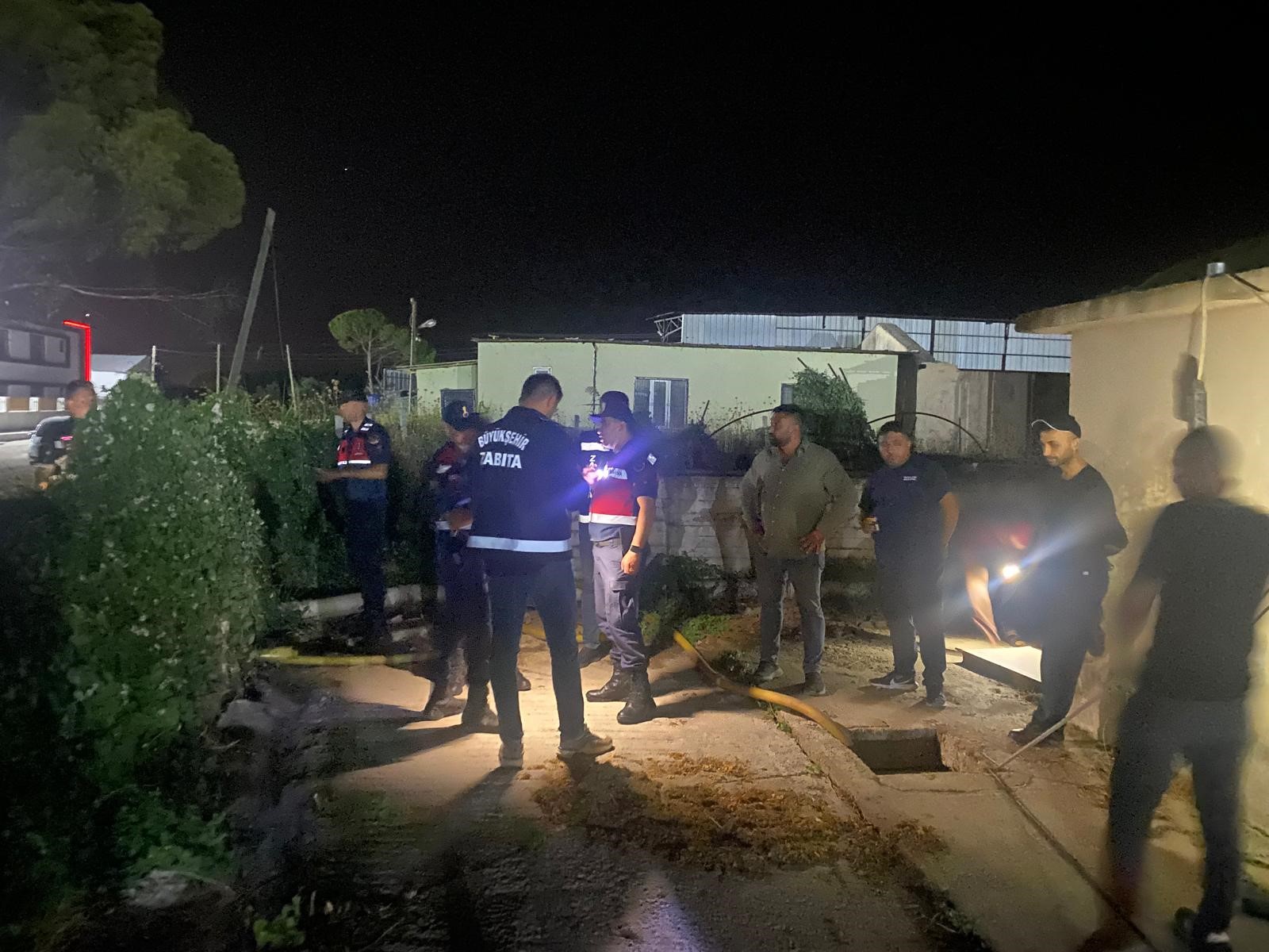 Ekipler Fabrikaya Baskın Düzenledi (2)