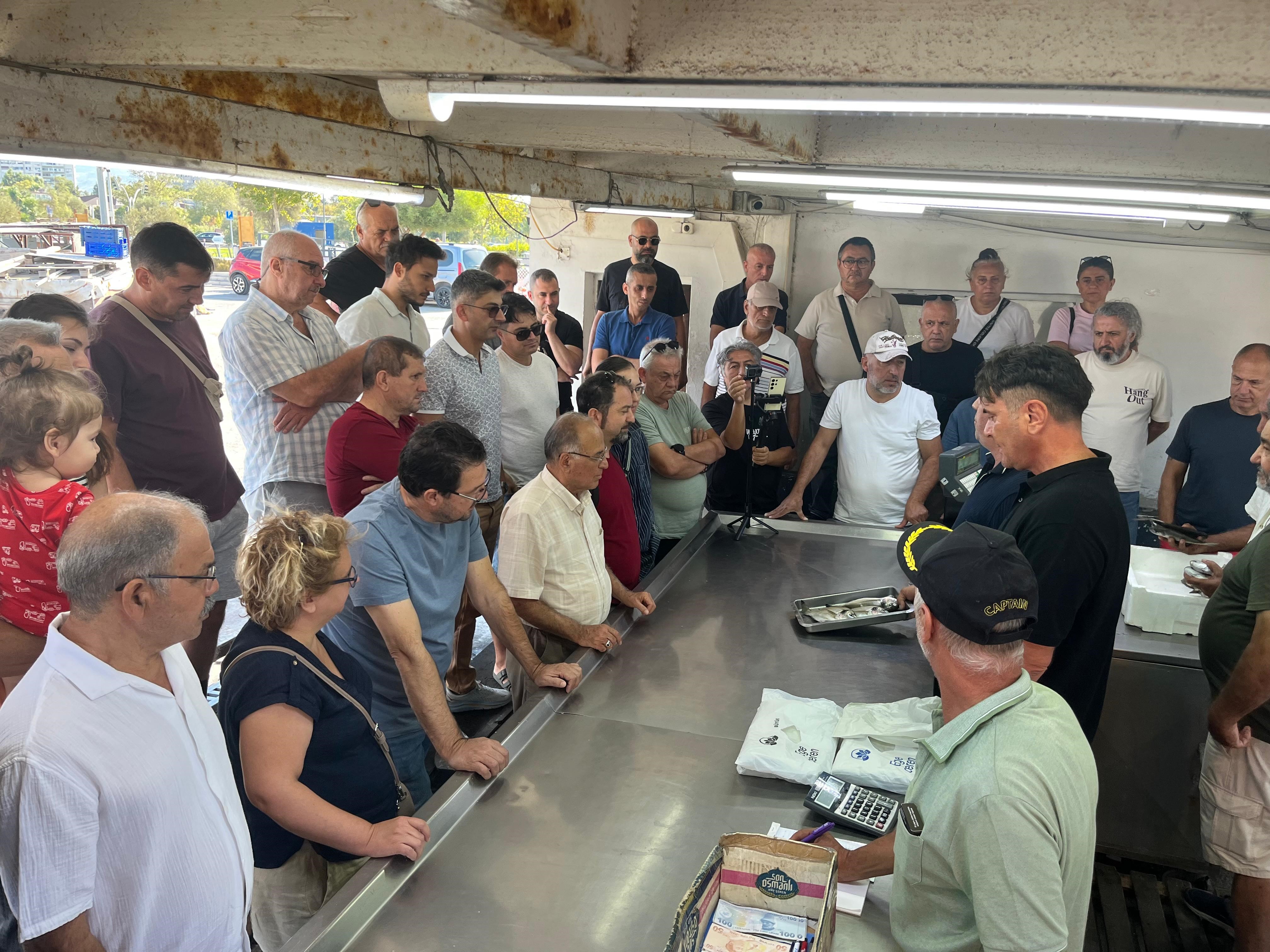 Gece Avlanan Balıklar Sabaha Burada Açık Arttırmaya Çıkıyor (6)