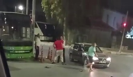 Genç Kadını Otobüs Şoförleri Kurtardı