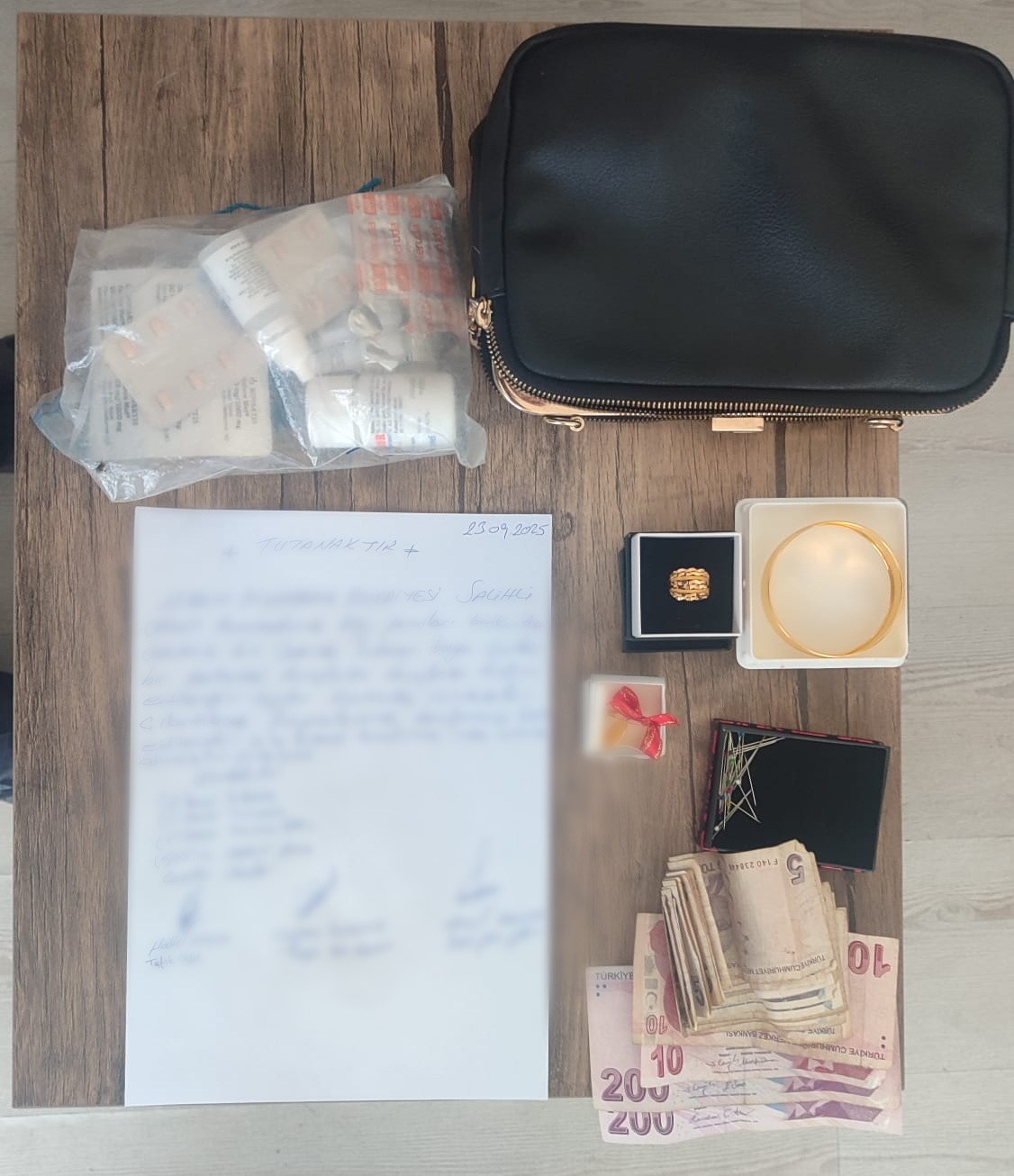 İçinde Para Ve Altın Olan Çanta Sahibine Ulaştırıldı (4)