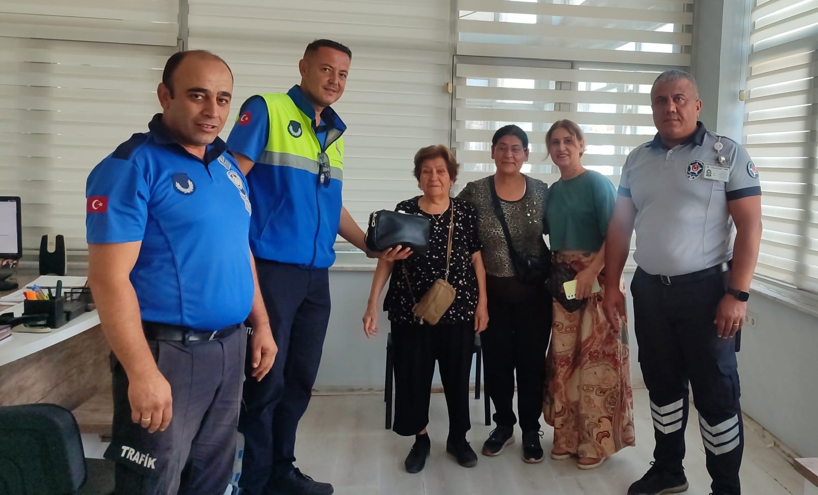 İçinde Para Ve Altın Olan Çanta Sahibine Ulaştırıldı