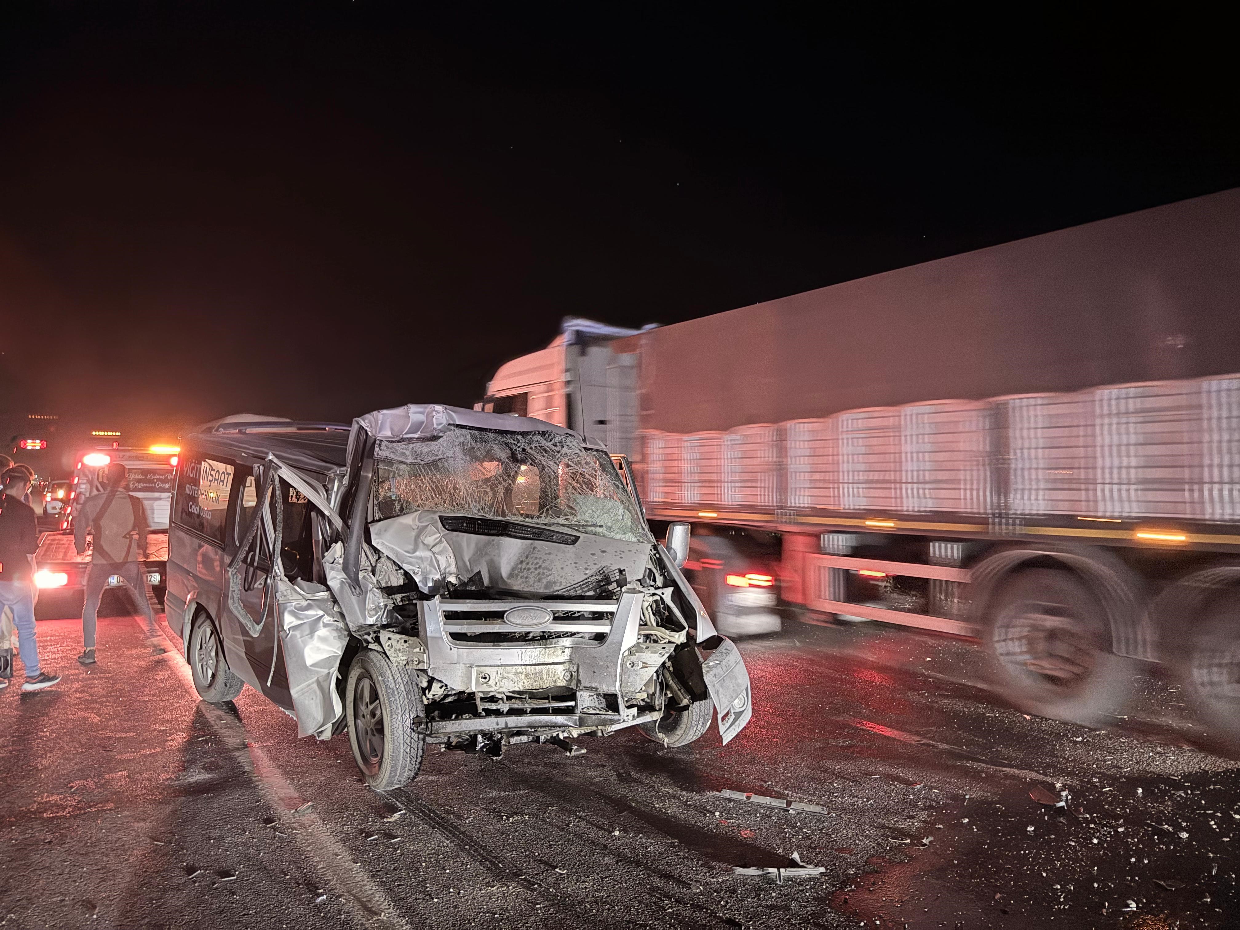 İş Makinasına Çarptı, Ağır Yaralandı (2)