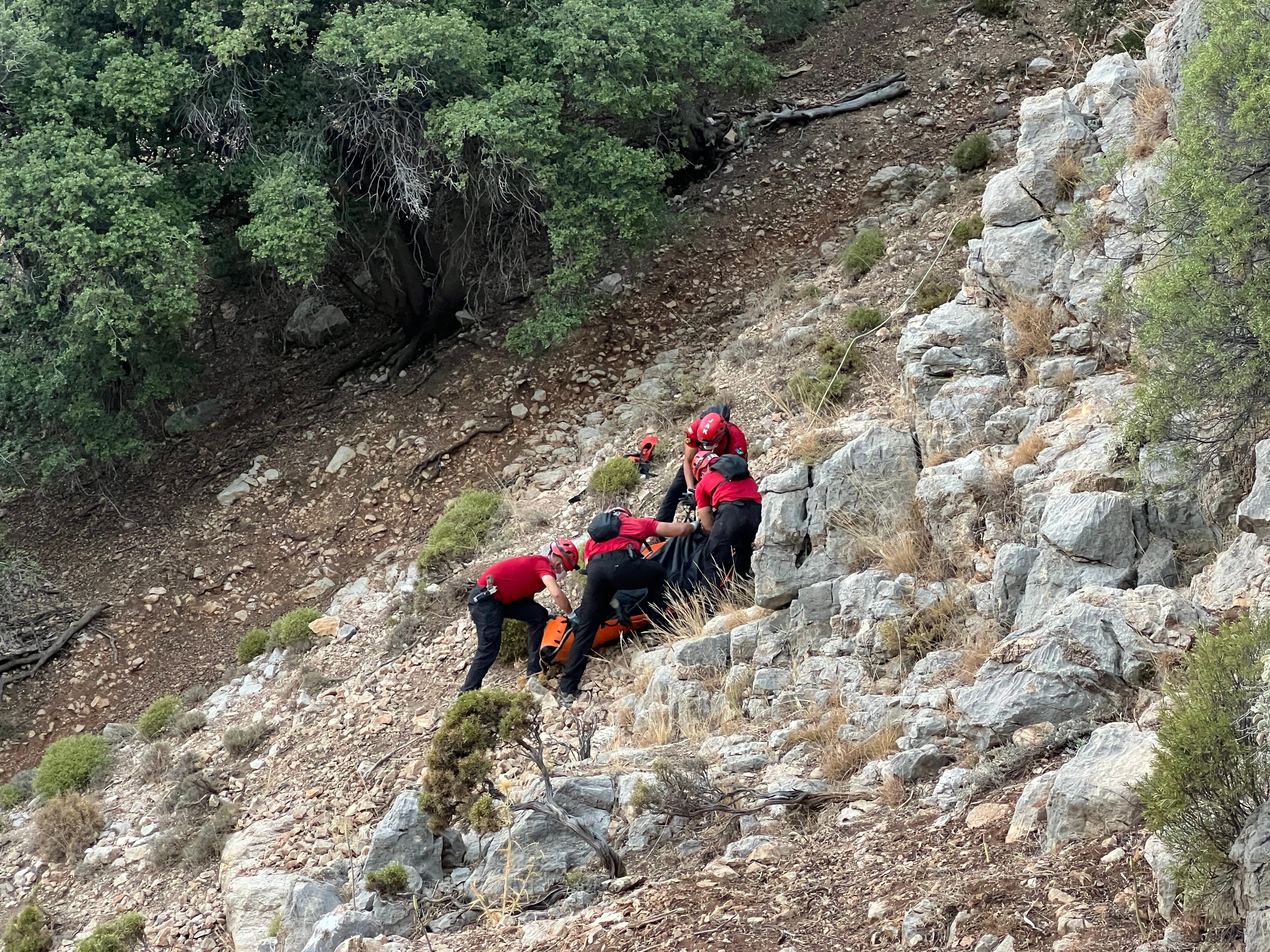 Kayalık Alanda Cansız Bedeni Bulundu (2)