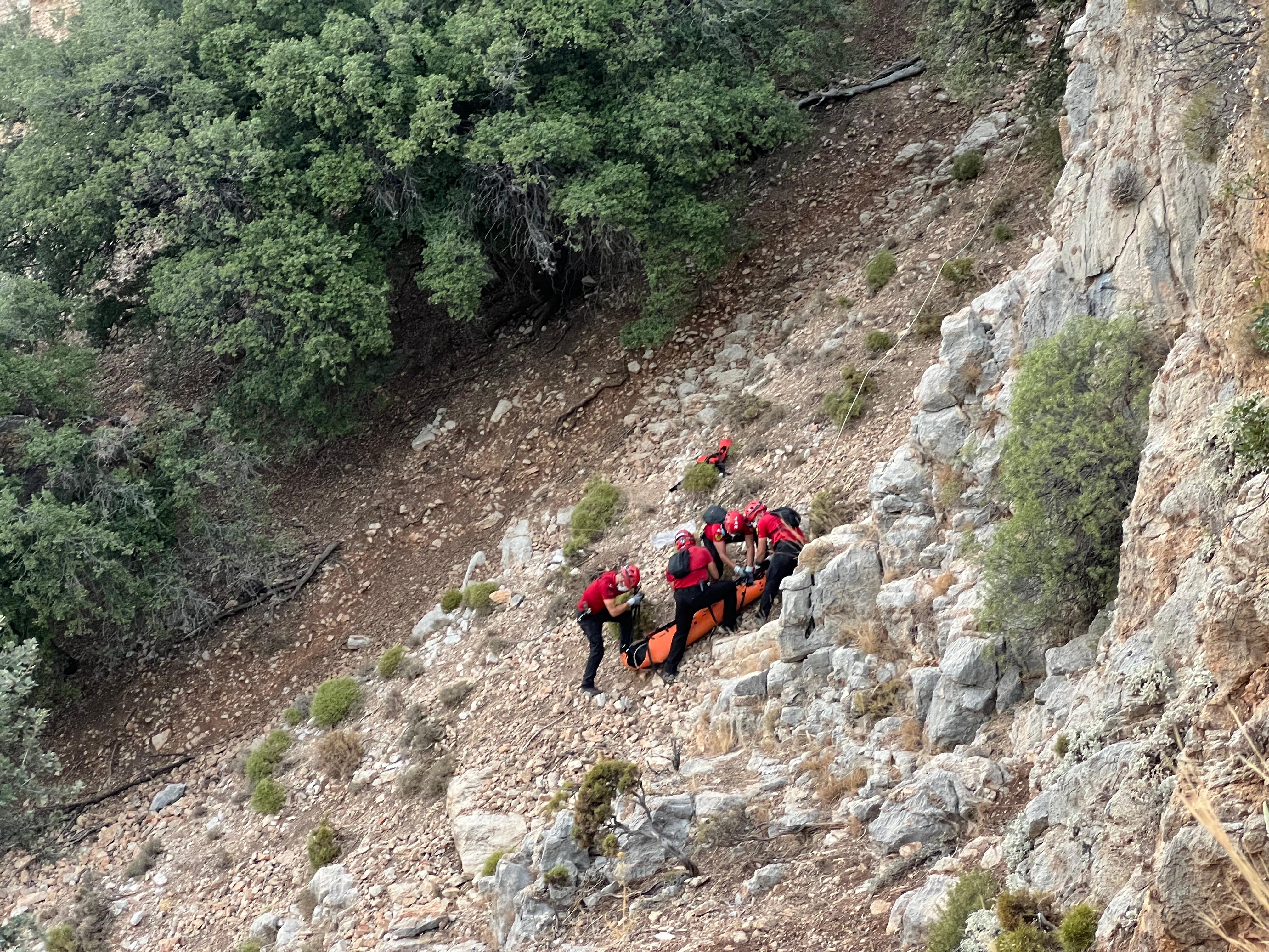 Kayalık Alanda Cansız Bedeni Bulundu (4)