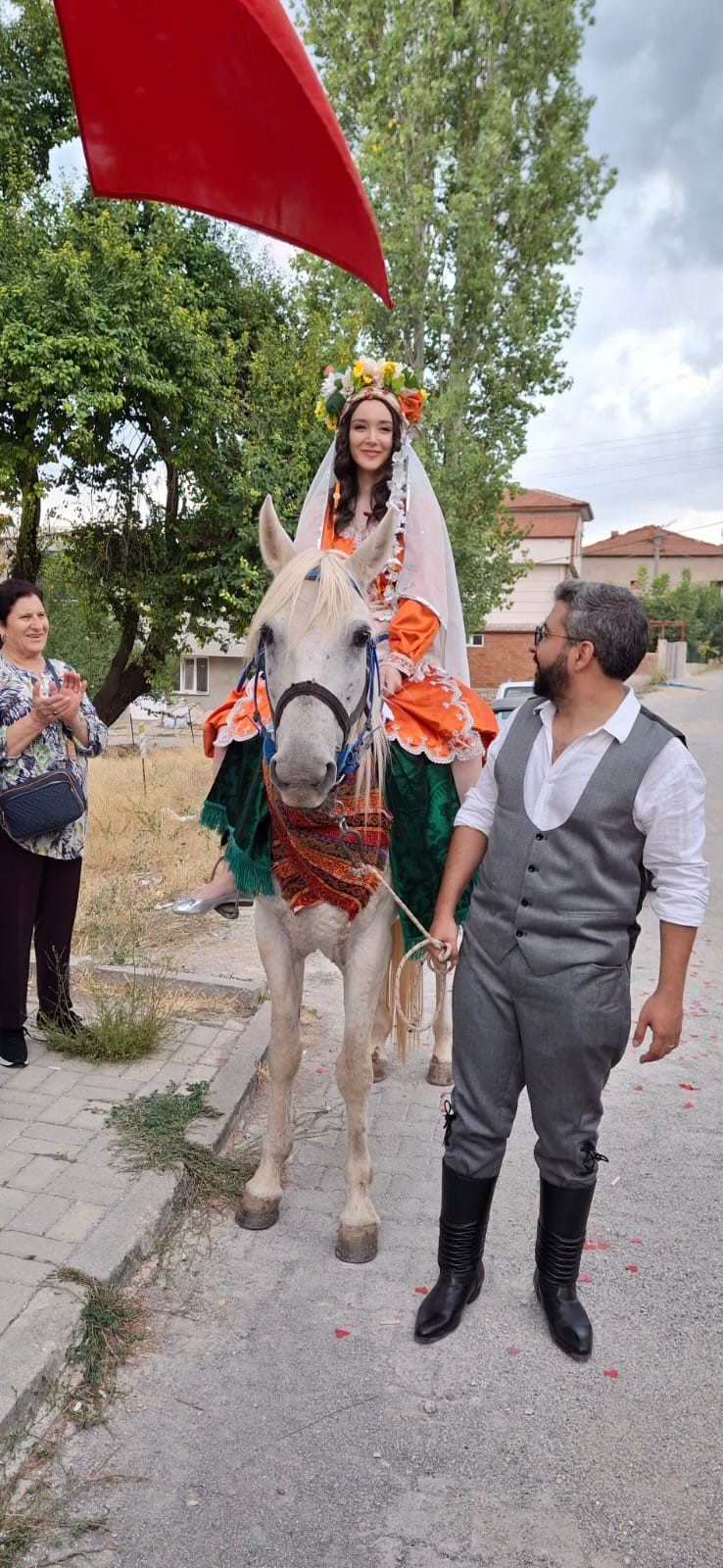 Körüklü Çizme Giyen Damat, Üç Etekli Gelinini Atıyla Aldı (5)