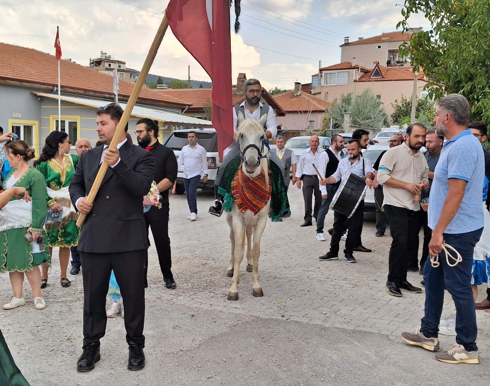 Körüklü Çizme Giyen Damat, Üç Etekli Gelinini Atıyla Aldı (6)