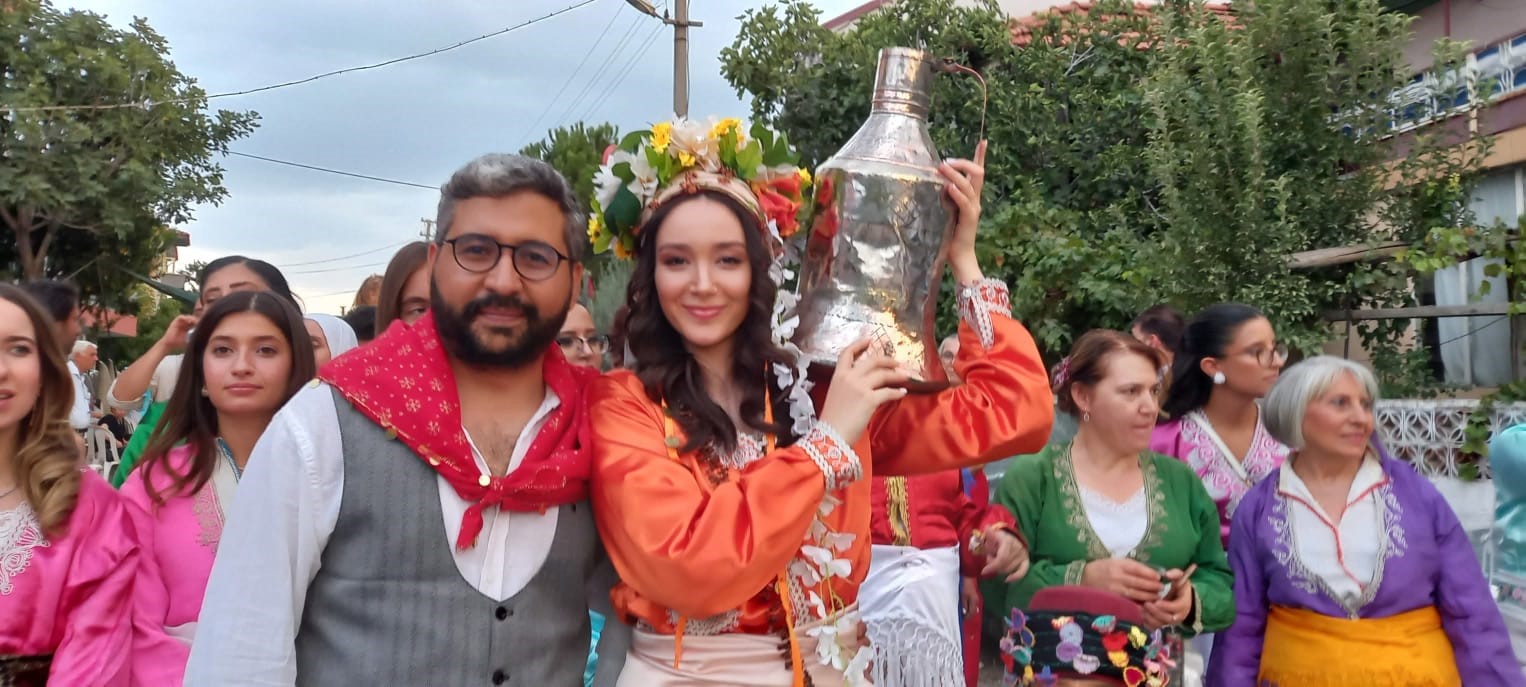 Körüklü Çizme Giyen Damat, Üç Etekli Gelinini Atıyla Aldı (9)