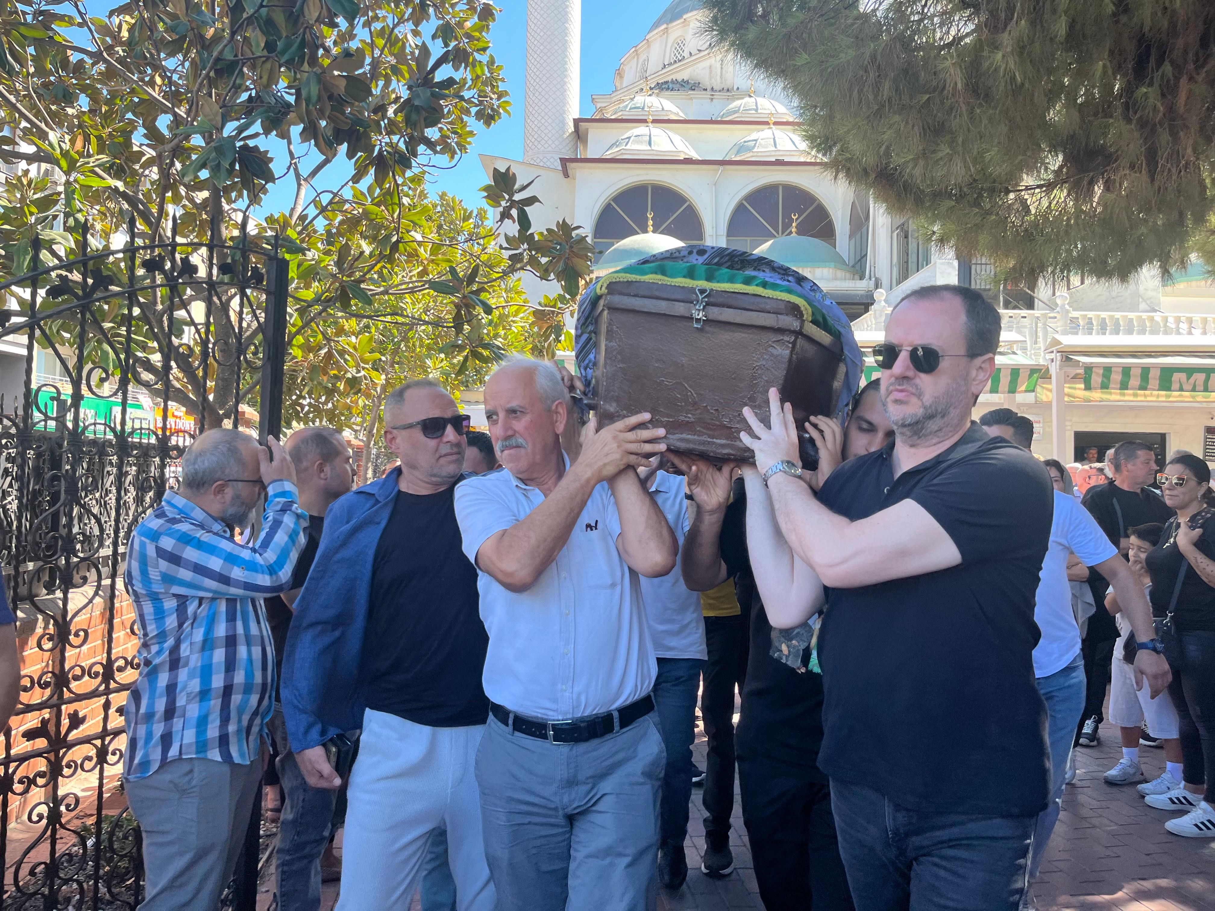 Küçük Kız Son Yolculuğuna Uğurlandı (7)