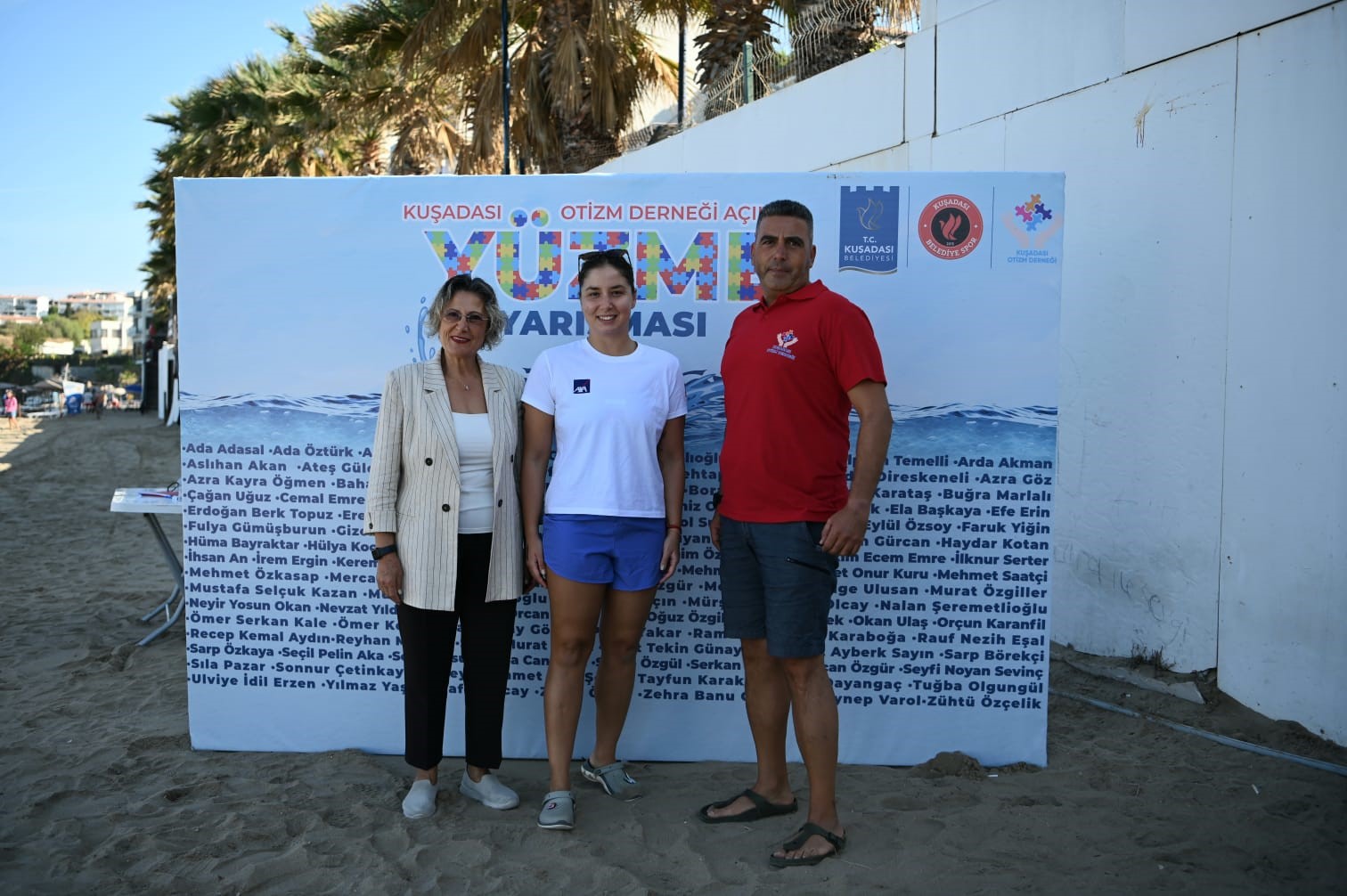 Kuşadası'nda Kulaçlar Otizmli Çocuklar Için Atıldı (2)