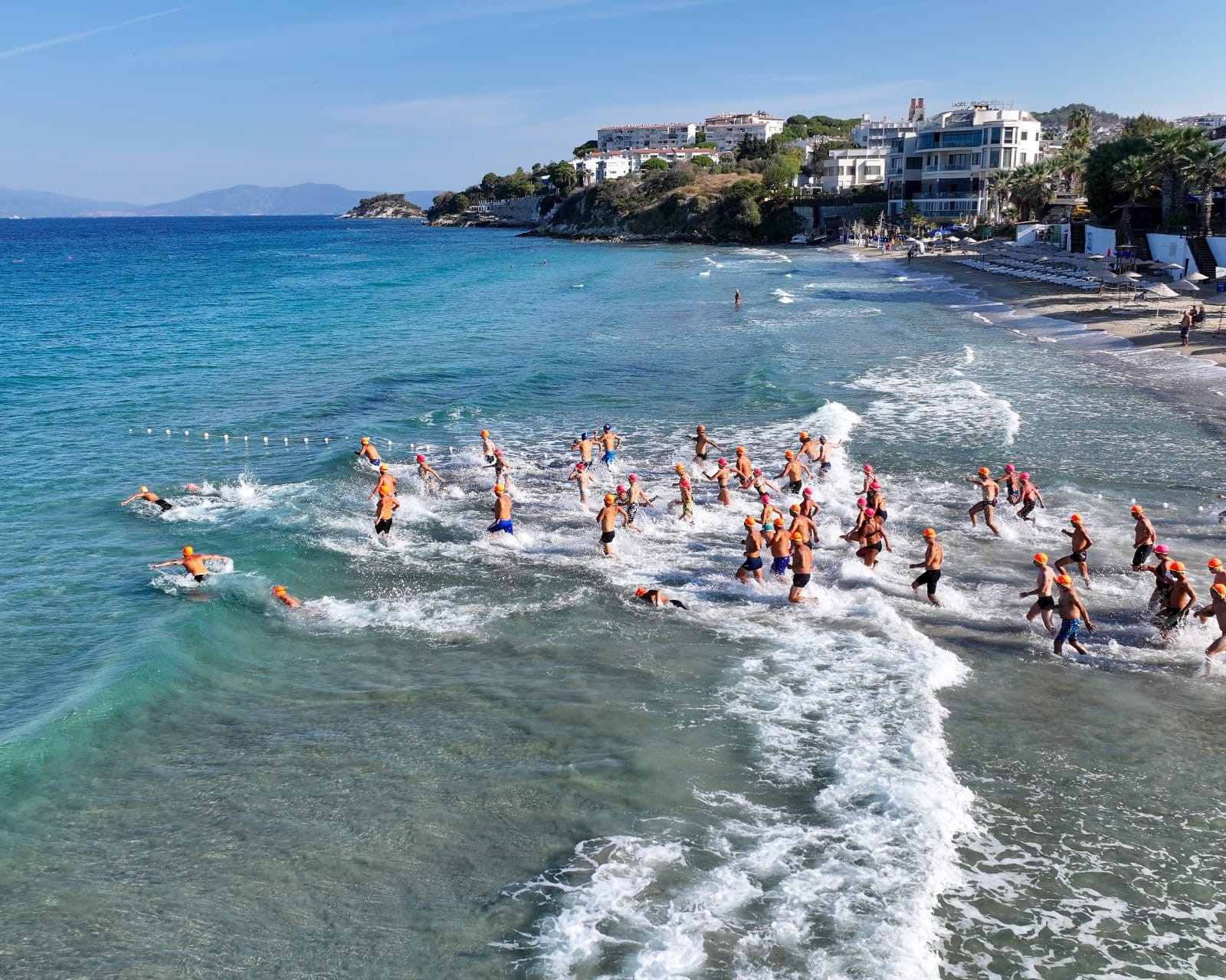 Kuşadası'nda Kulaçlar Otizmli Çocuklar Için Atıldı