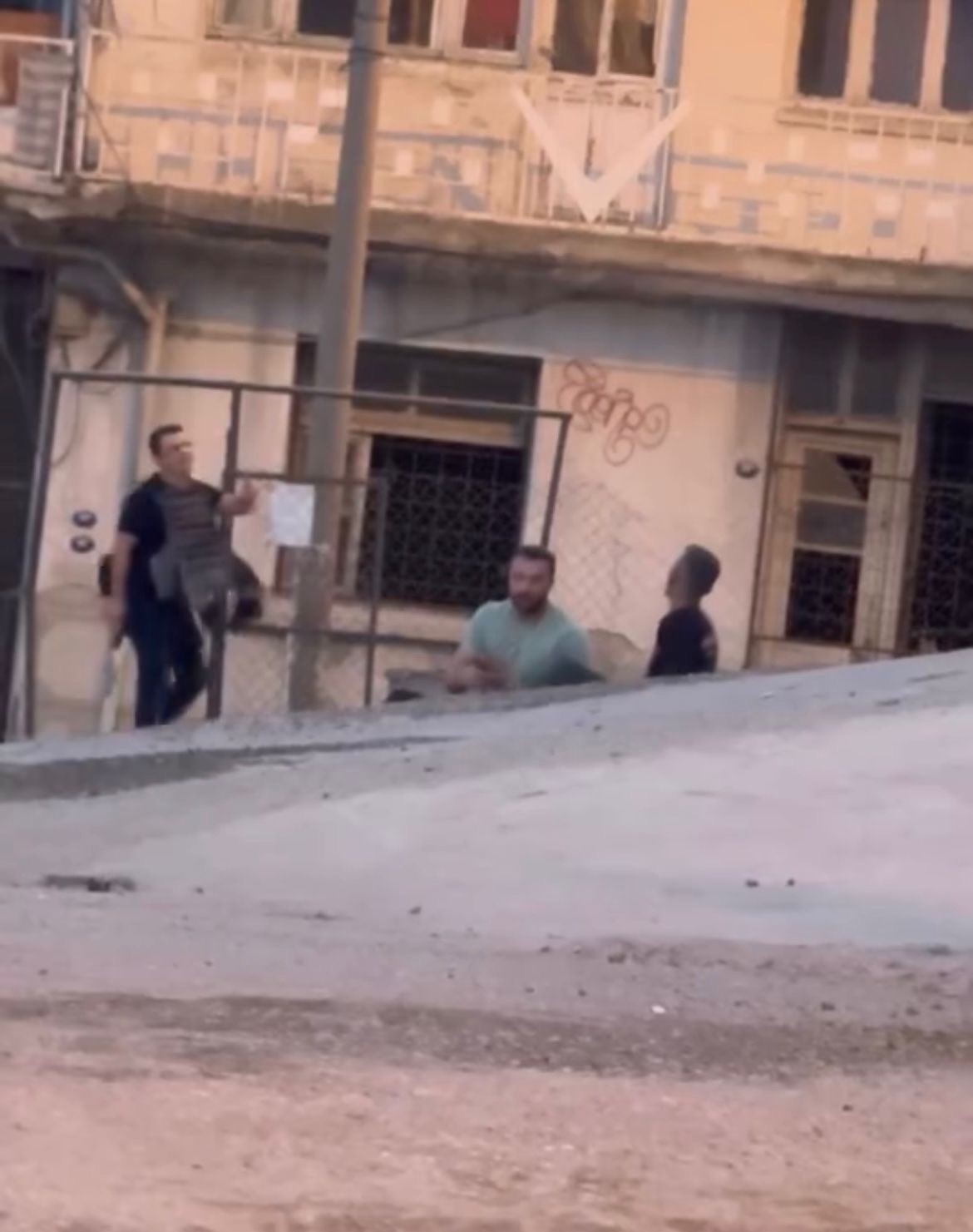 Önce Eşini Sonra Kendini Bacağından Vurdu (4)