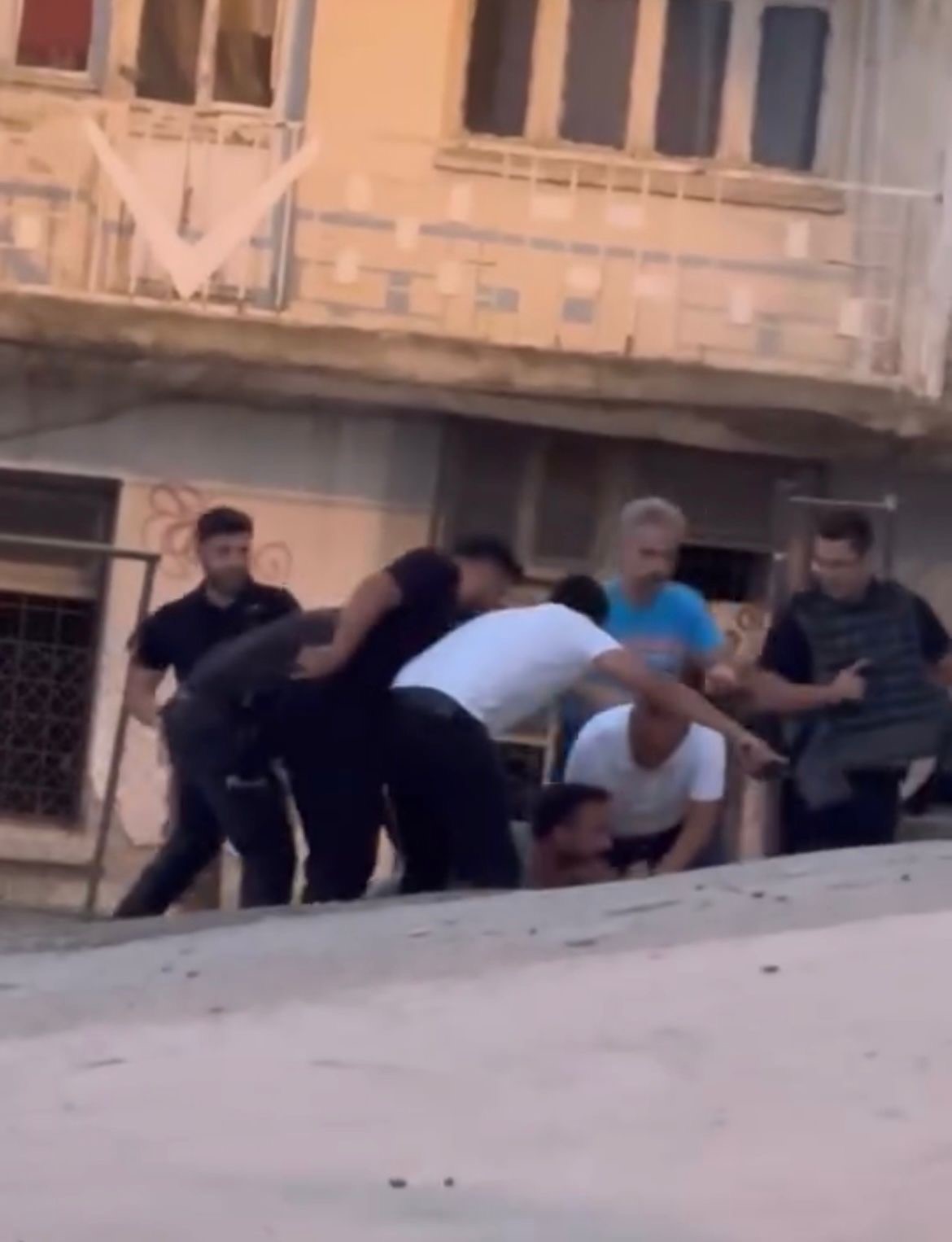 Önce Eşini Sonra Kendini Bacağından Vurdu (5)