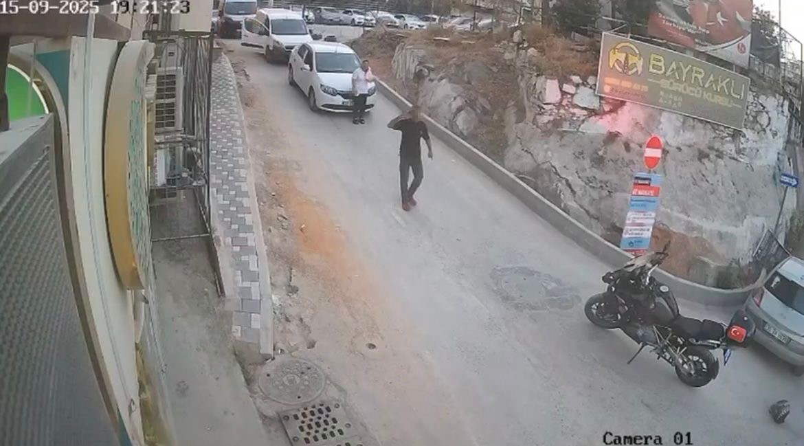 Önce Eşini Sonra Kendini Bacağından Vurdu