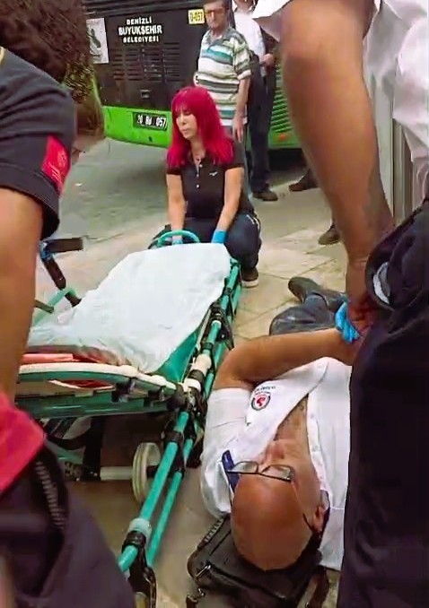 Otobüs Şoförü Yere Yığıldı