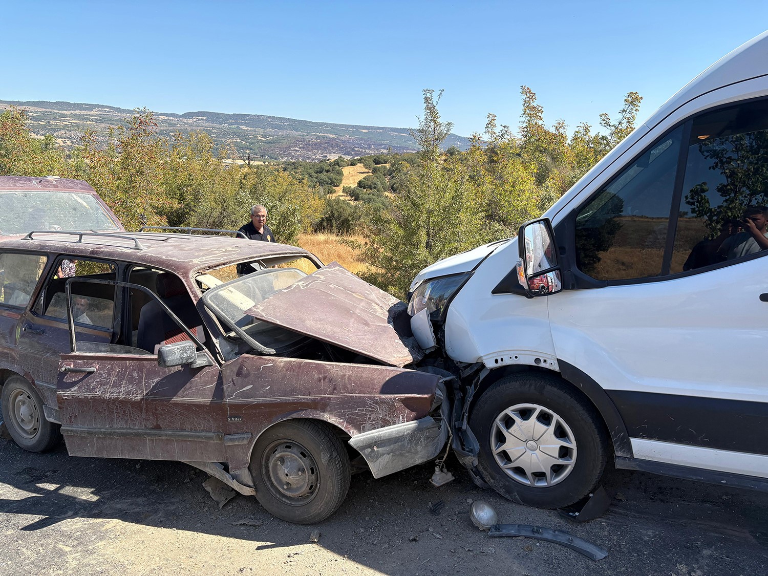 Otomobil Ile Transit Kafa Kafaya Çarpıştı (2)