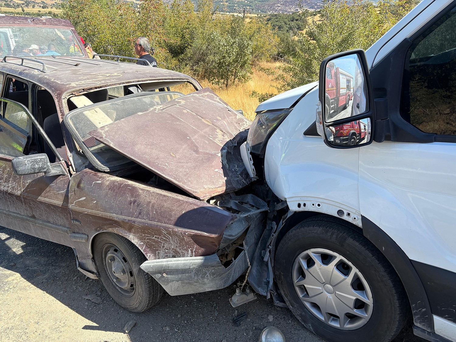 Otomobil Ile Transit Kafa Kafaya Çarpıştı