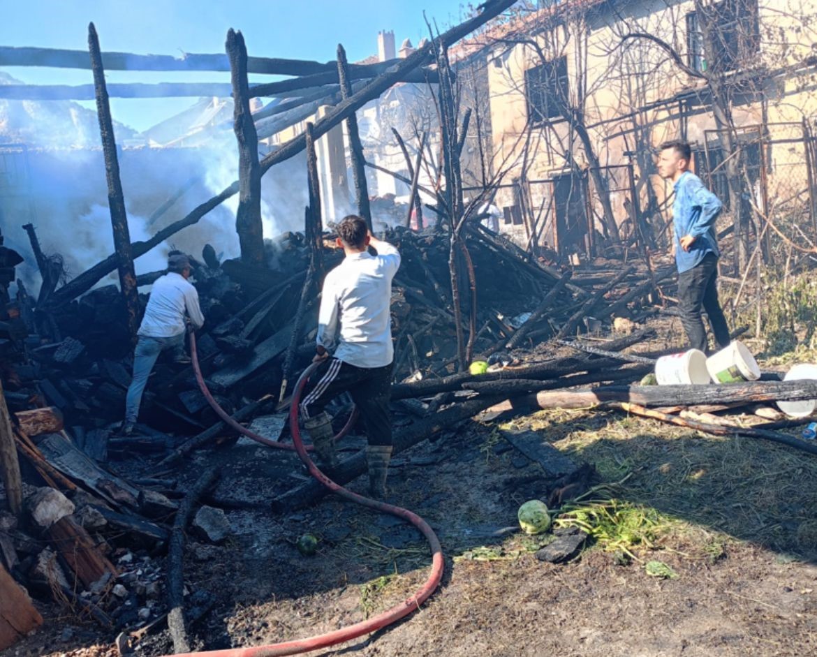 Otomobil Patladı, Evler Küle Döndü