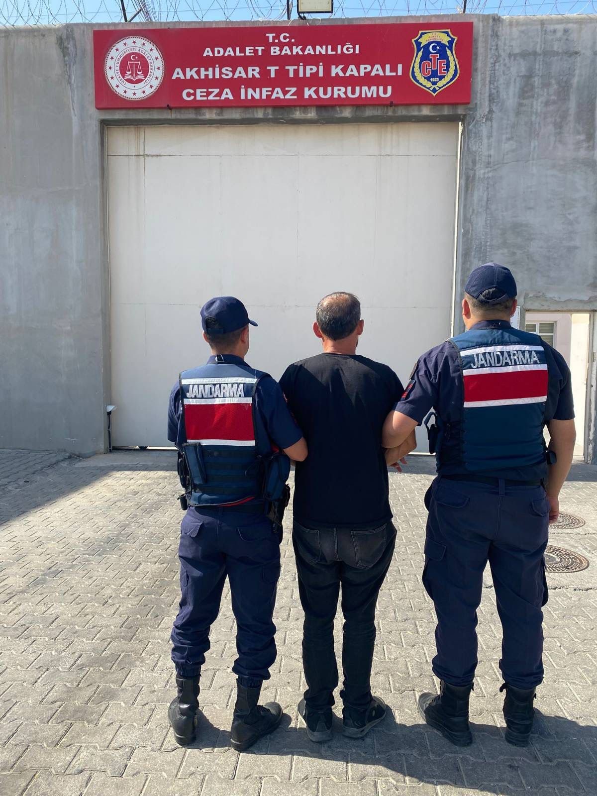 Psikolojik Sorunları Olan Şahıs Ateş Açtı, 1 Kişi Yaşamını Yitirdi (3)