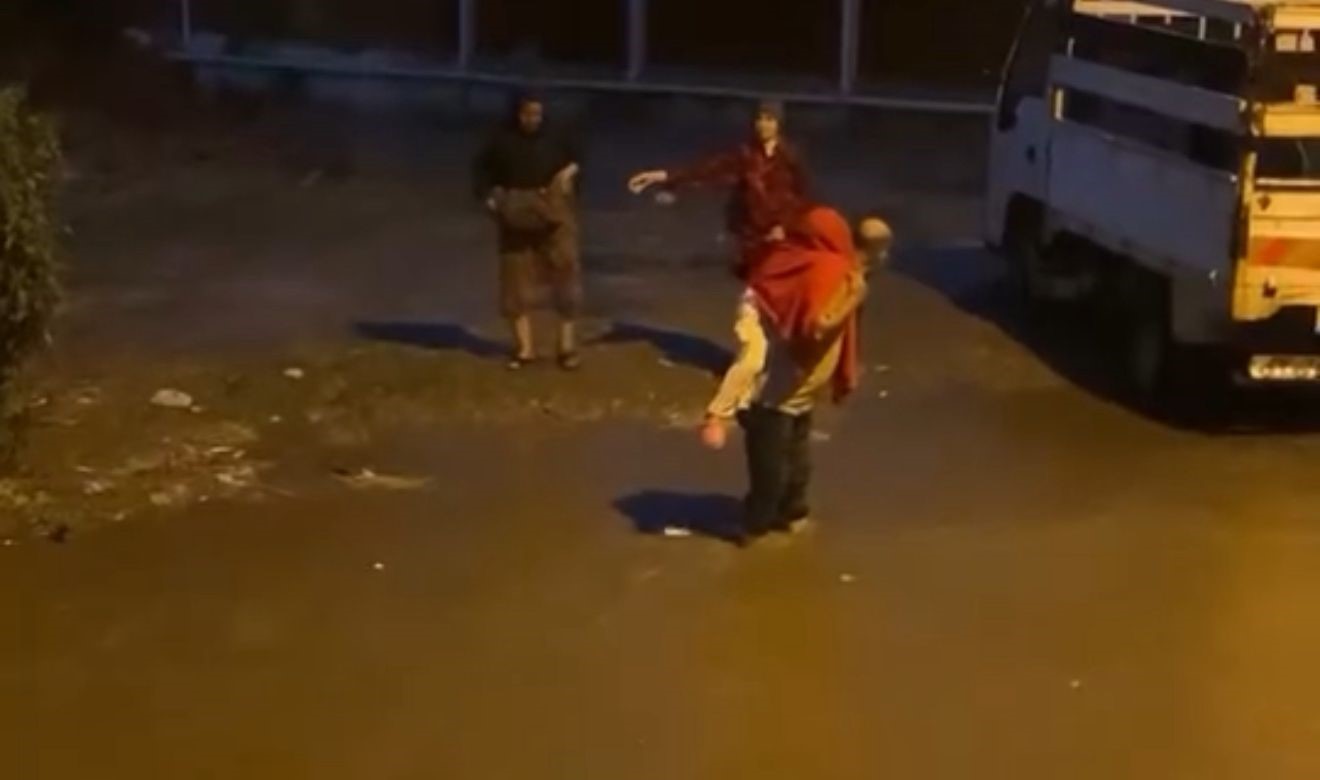 Sağanak Yağış Sokakları Göle Çevirdi (3)