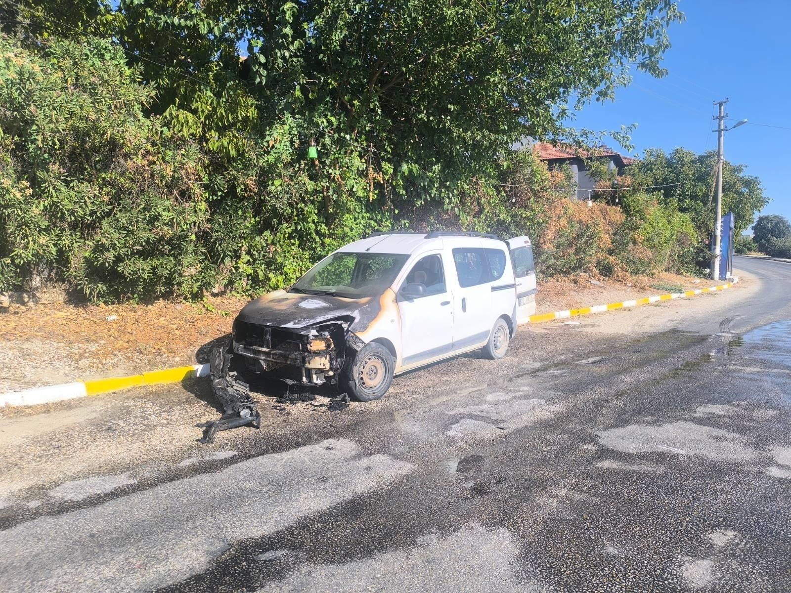 Seyir Halindeki Kamyonet Alev Alev Yandı (3)