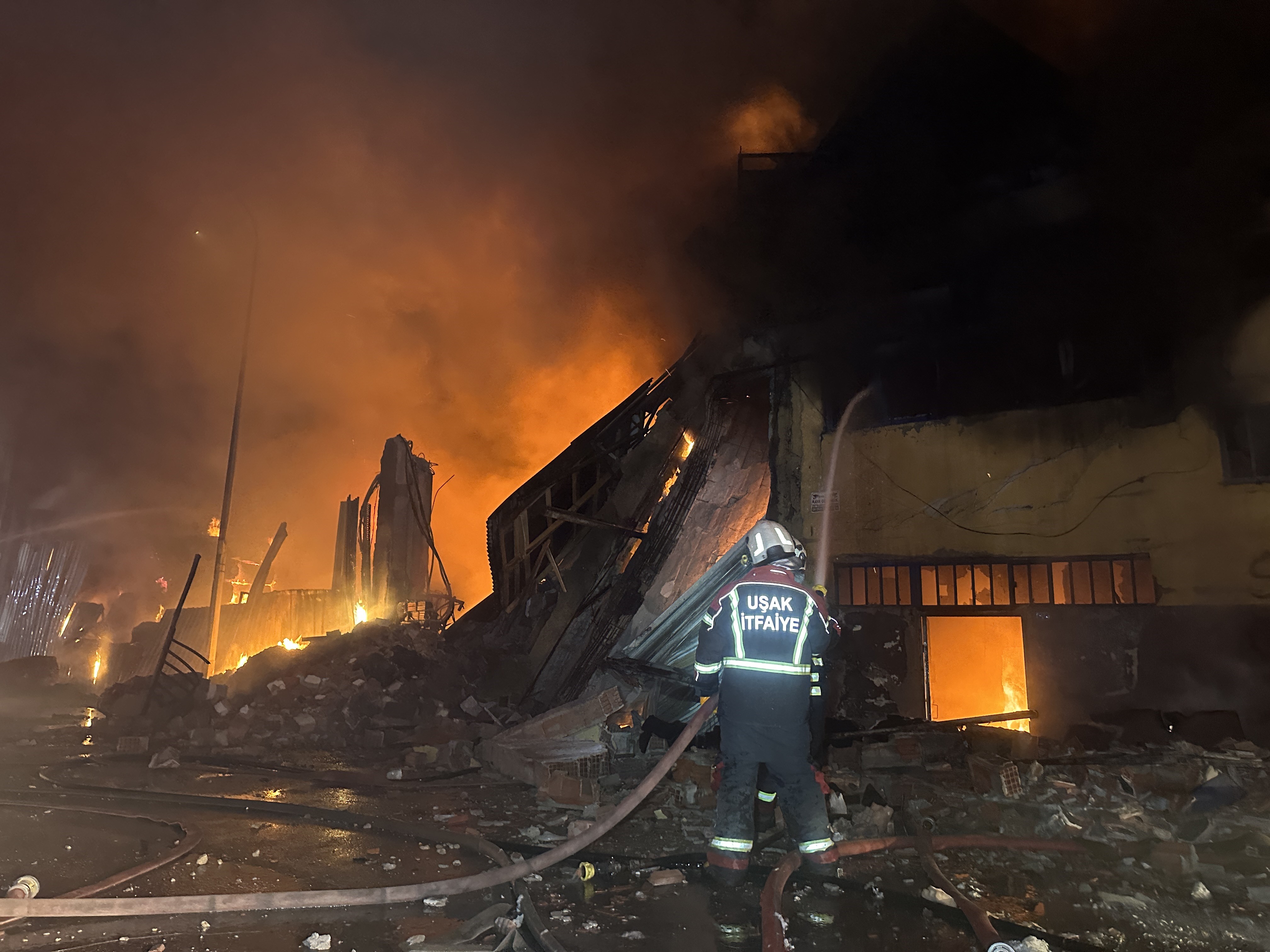 Tekstil Fabrikası Küle Döndü (6)