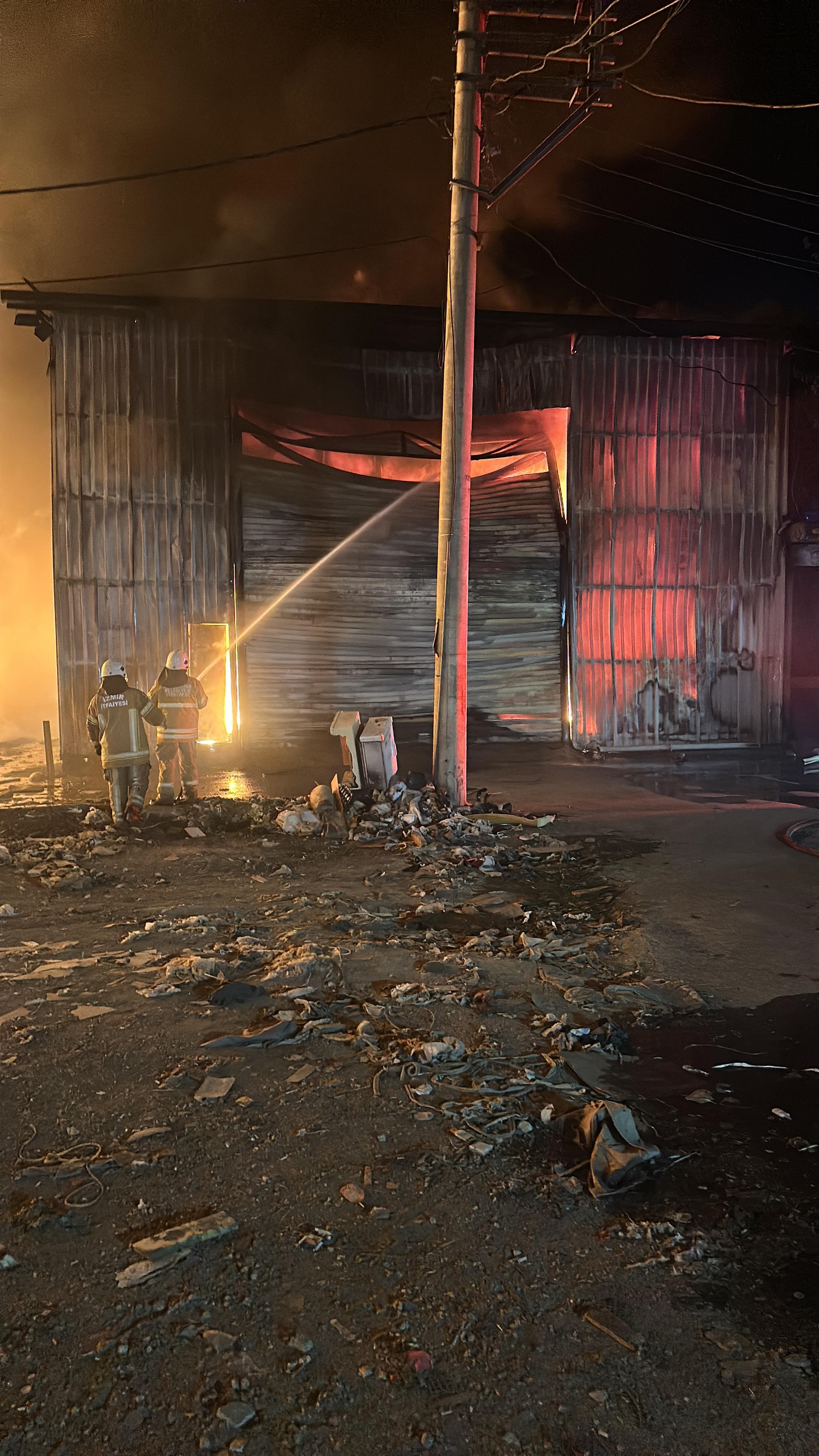 Toplanmayan Çöplerden Yangın Çıktı, Zarar 30 Milyon Lira (2)