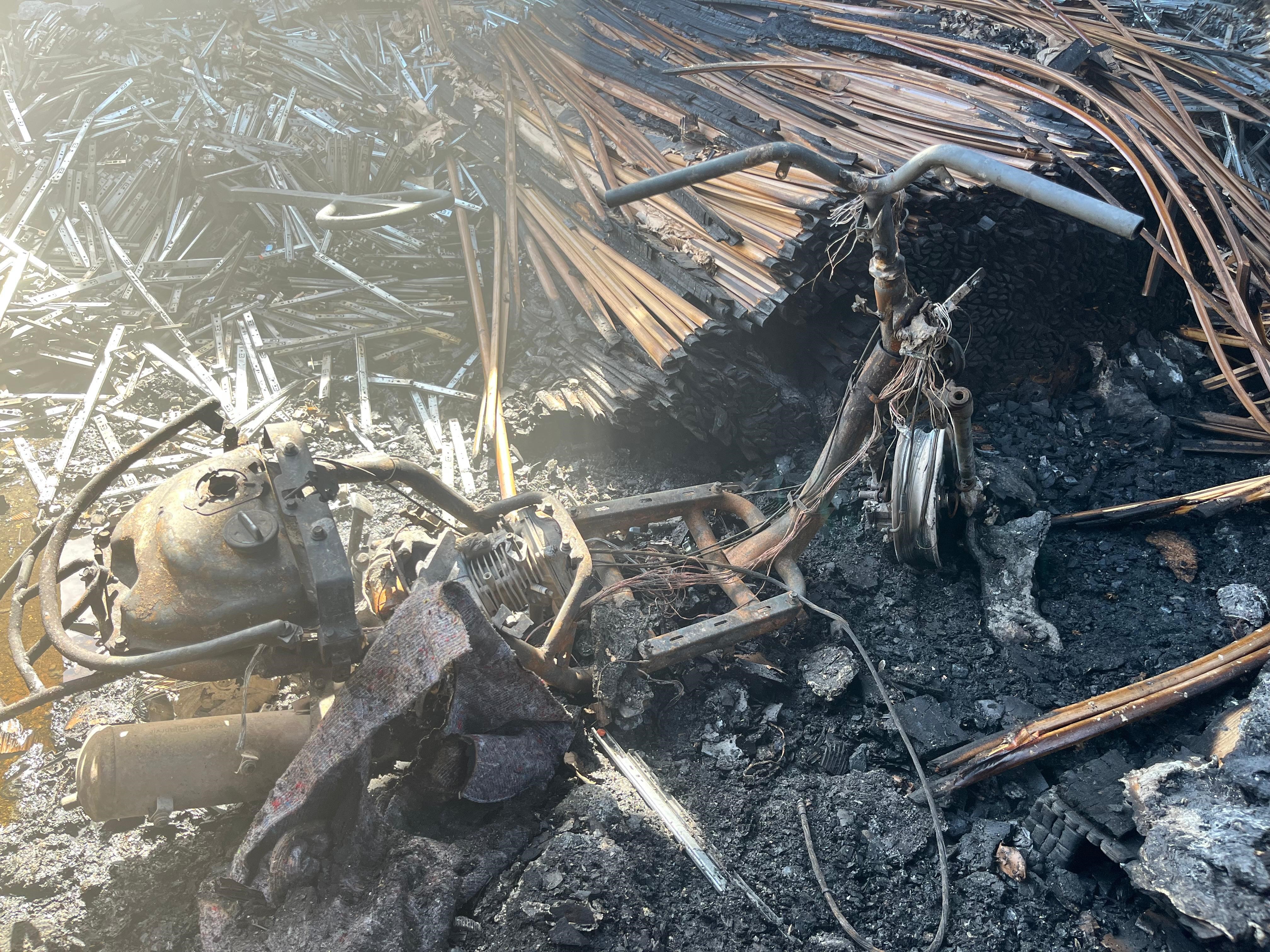 Toplanmayan Çöplerden Yangın Çıktı, Zarar 30 Milyon Lira (7)