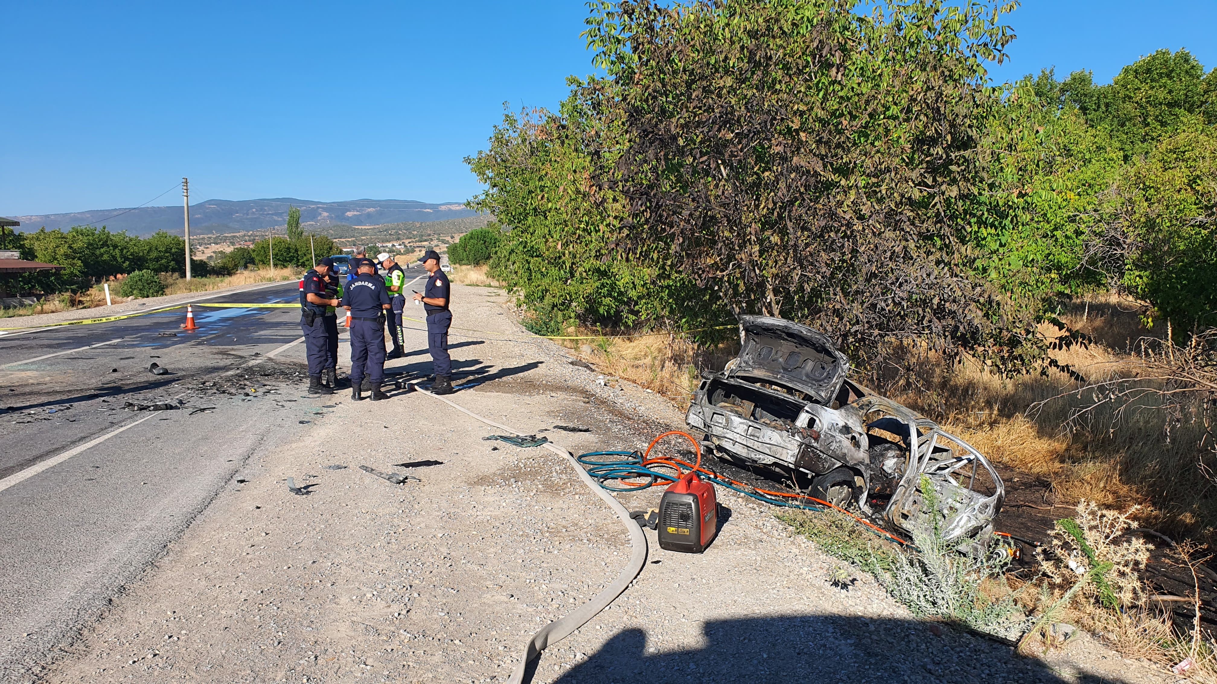 Trafik Kazasında 3 Kişi Yaşamını Yitirdi (2)